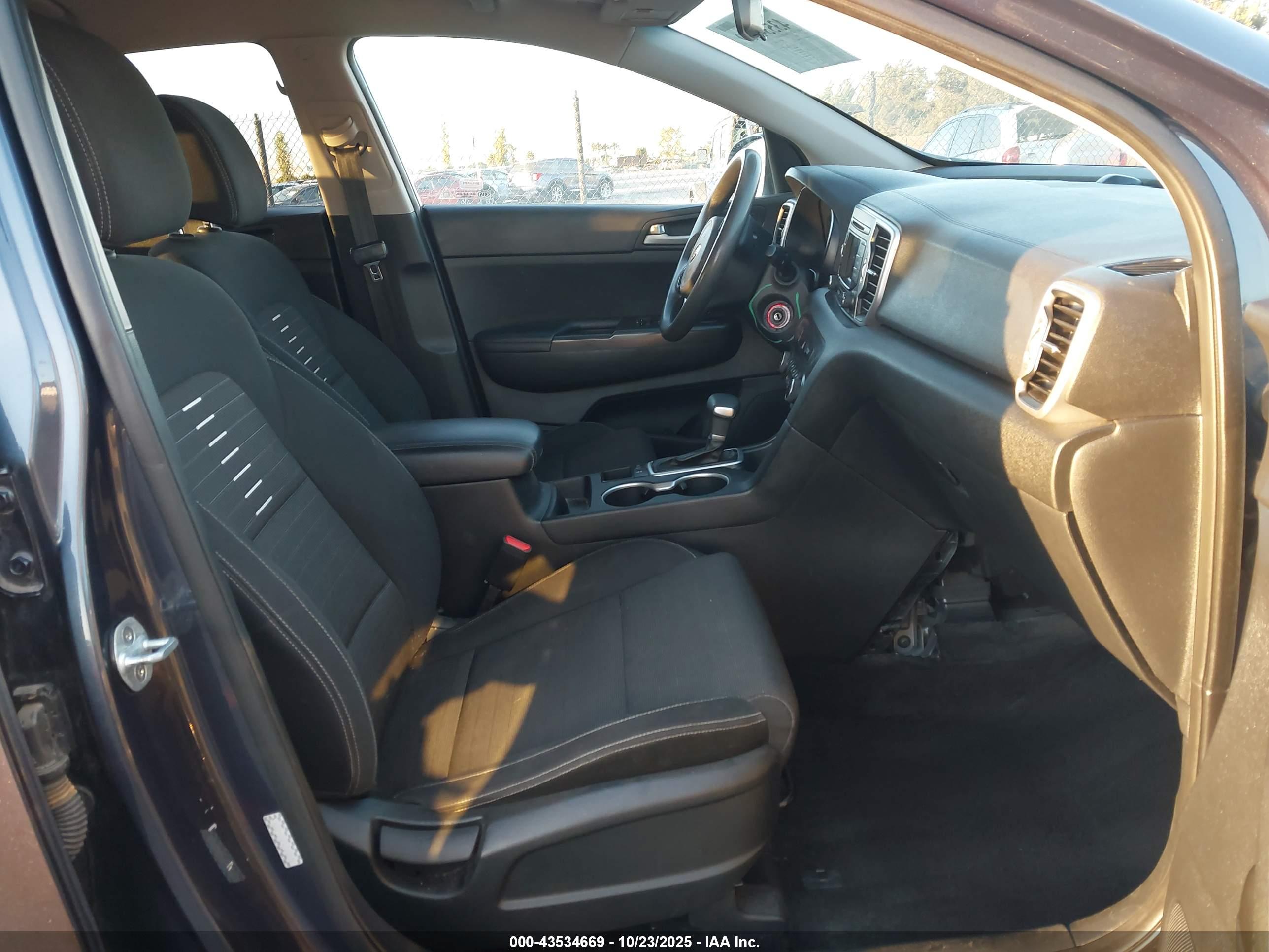 KIA SPORTAGE image 5