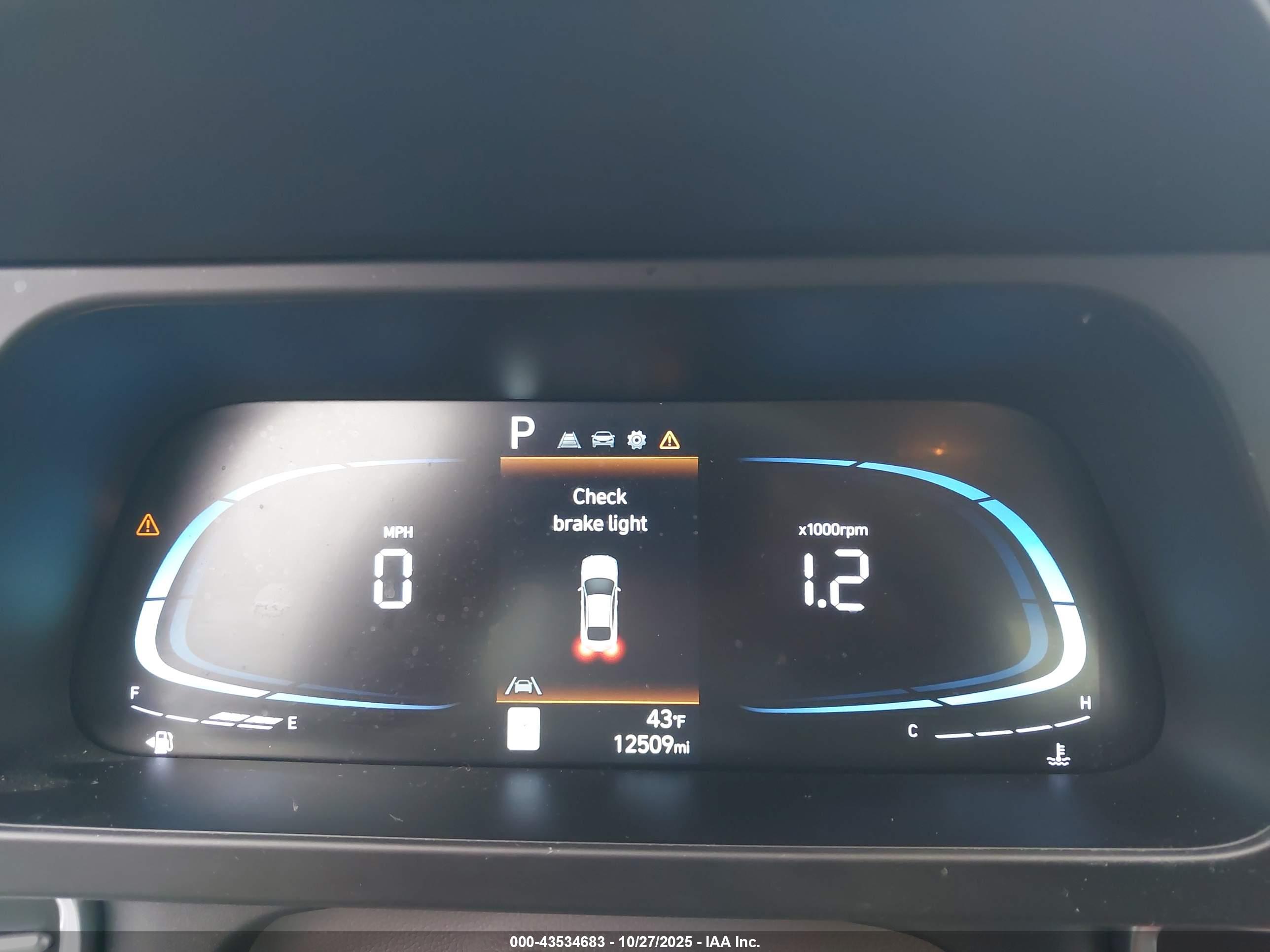 HYUNDAI ELANTRA image 7
