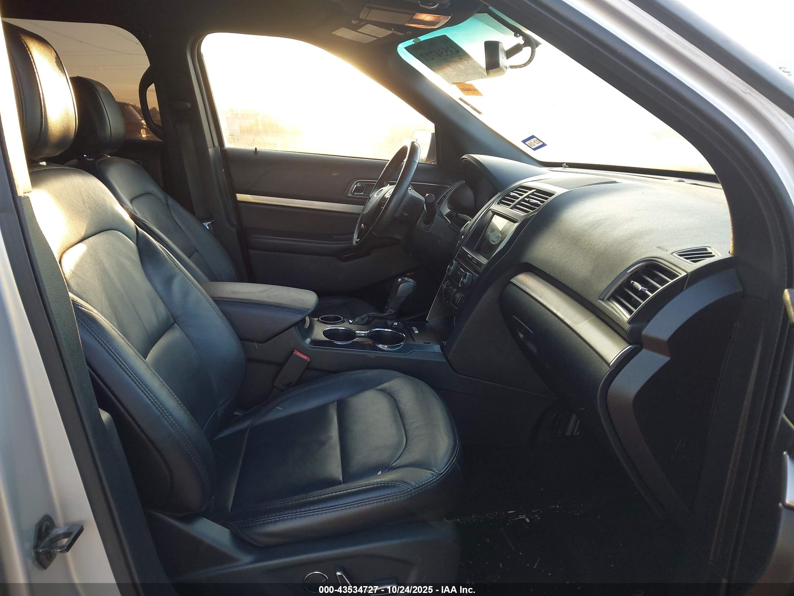 FORD EXPLORER image 5