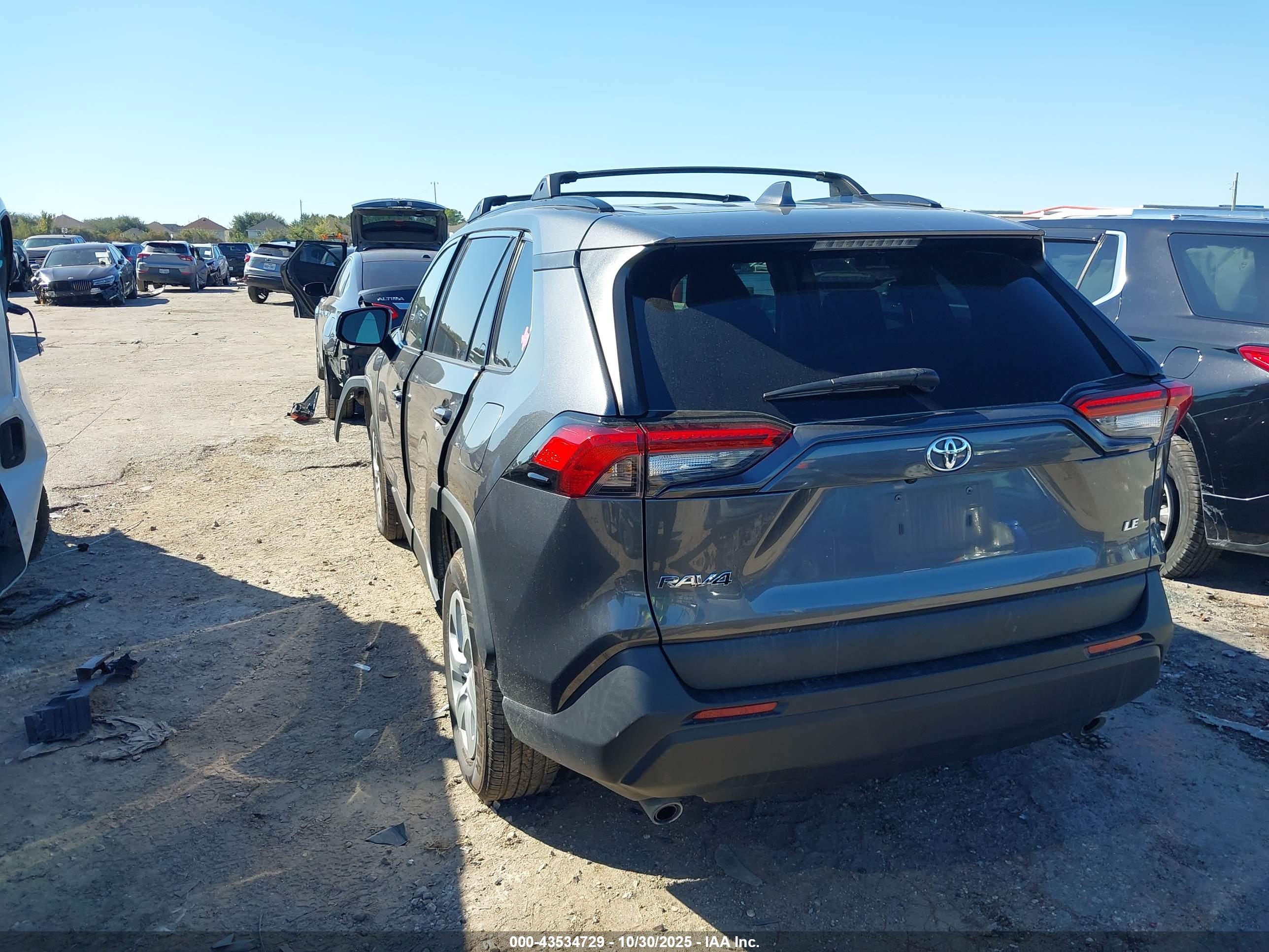 TOYOTA RAV4 image 3