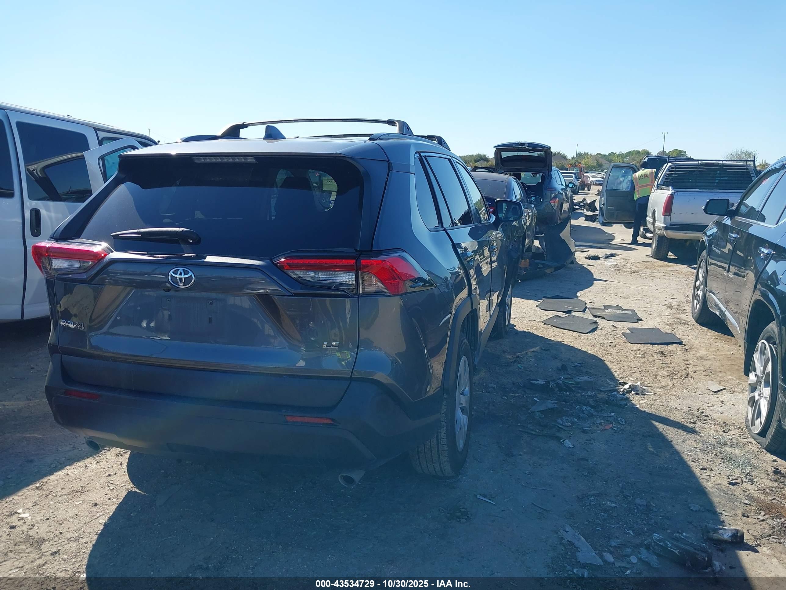 TOYOTA RAV4 image 4
