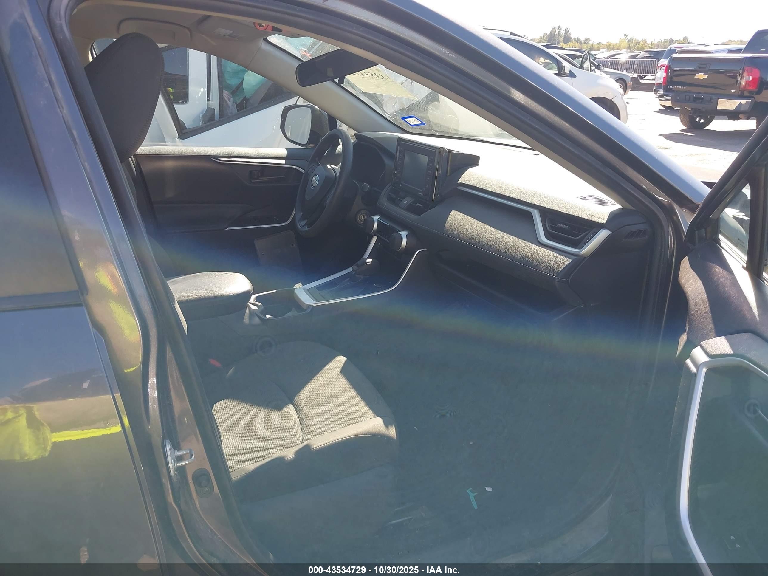 TOYOTA RAV4 image 5