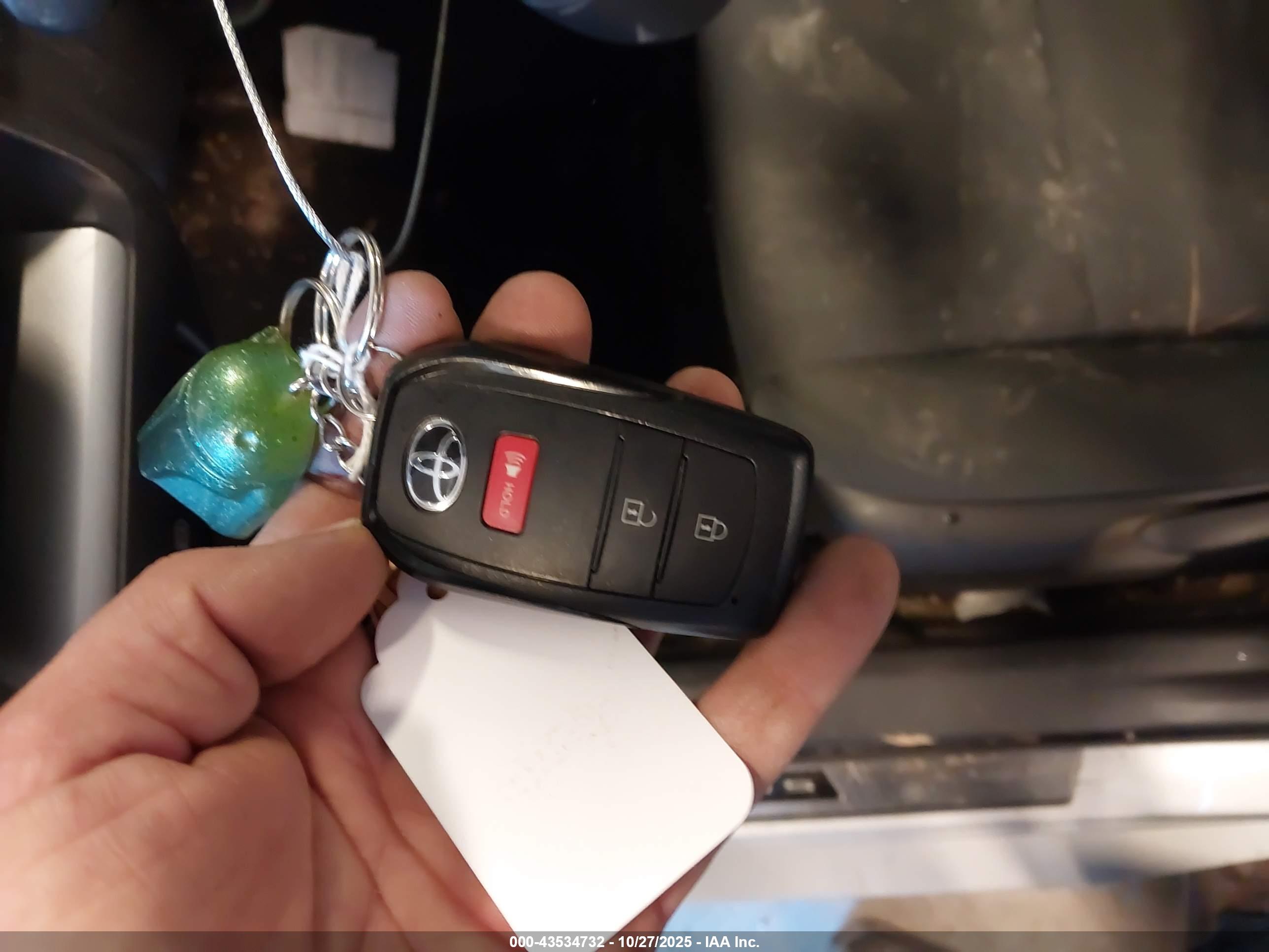 TOYOTA PRIUS image 11