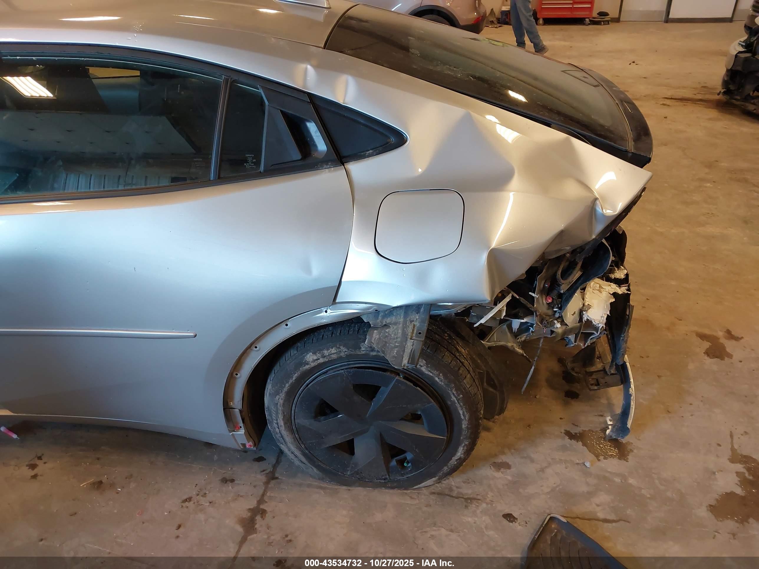 TOYOTA PRIUS image 6