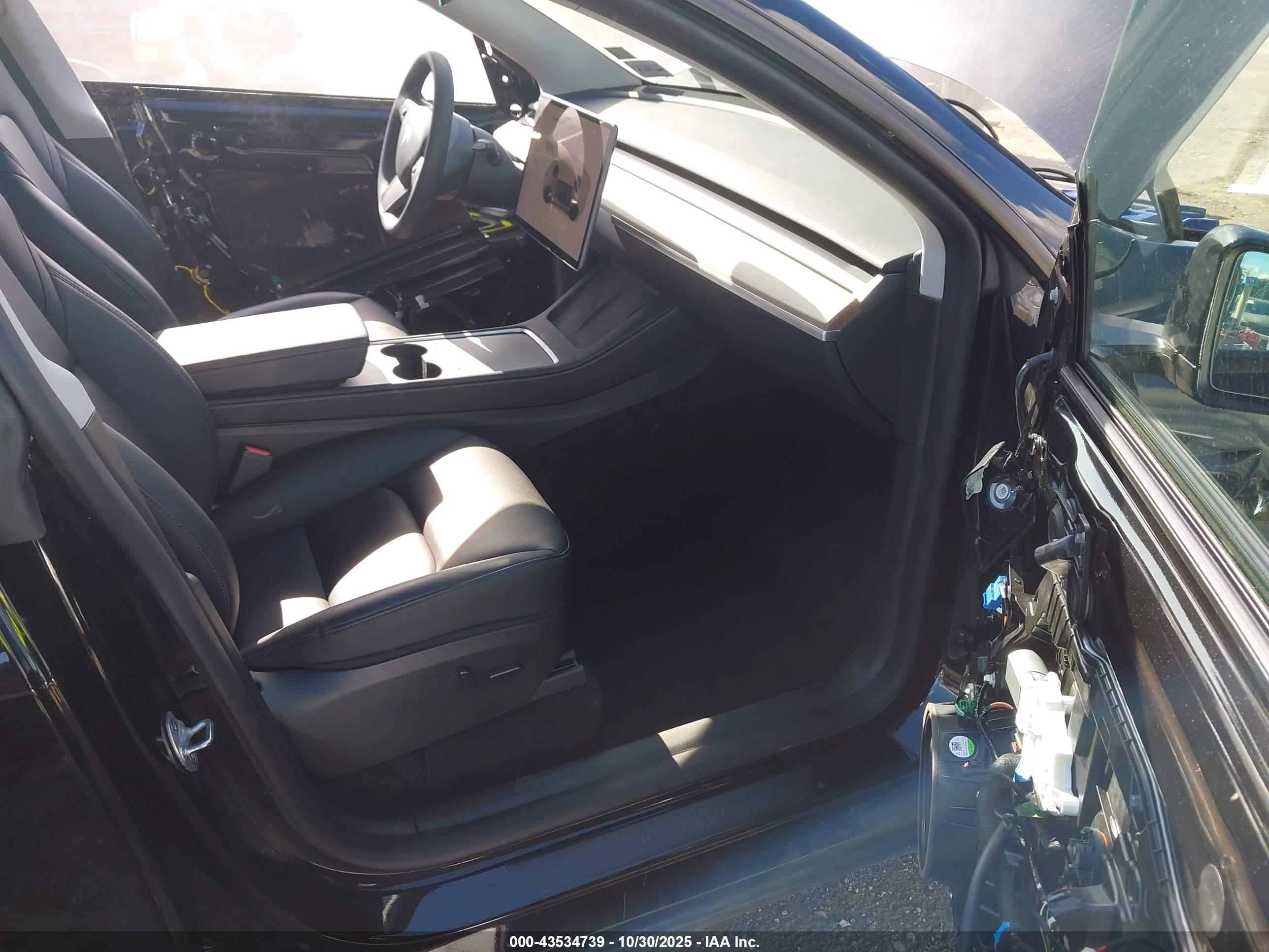 TESLA MODEL image 5