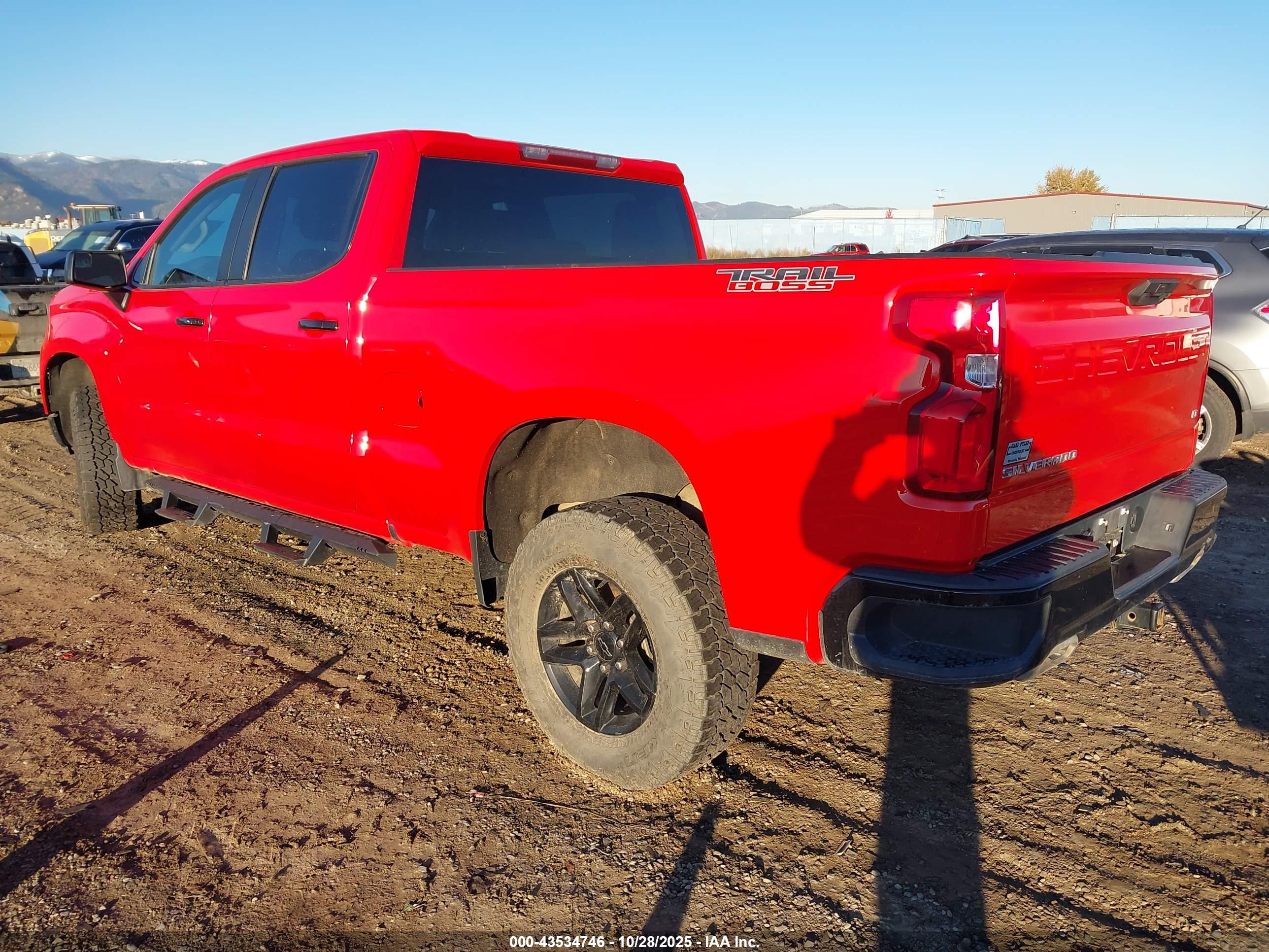 CHEVROLET SILVERADO image 3