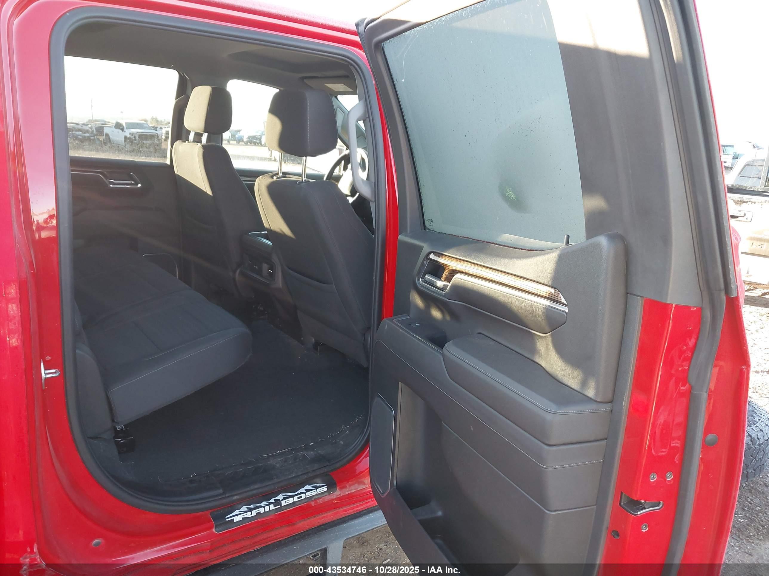 CHEVROLET SILVERADO image 8