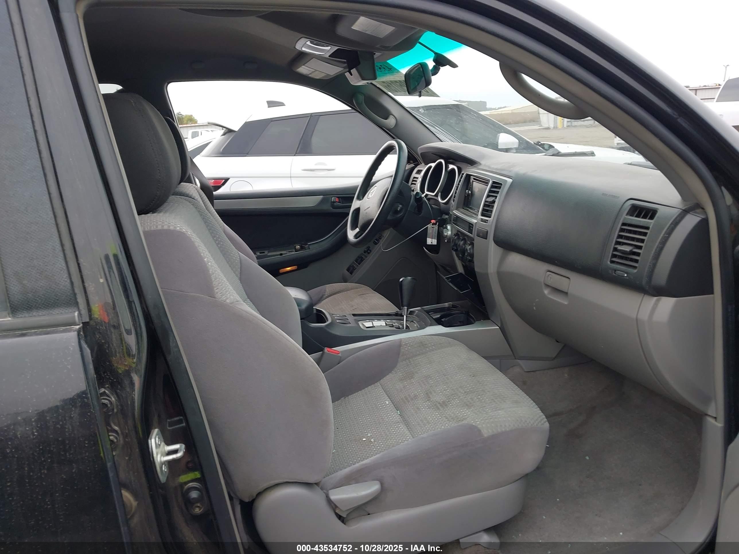 TOYOTA 4RUNNER image 5