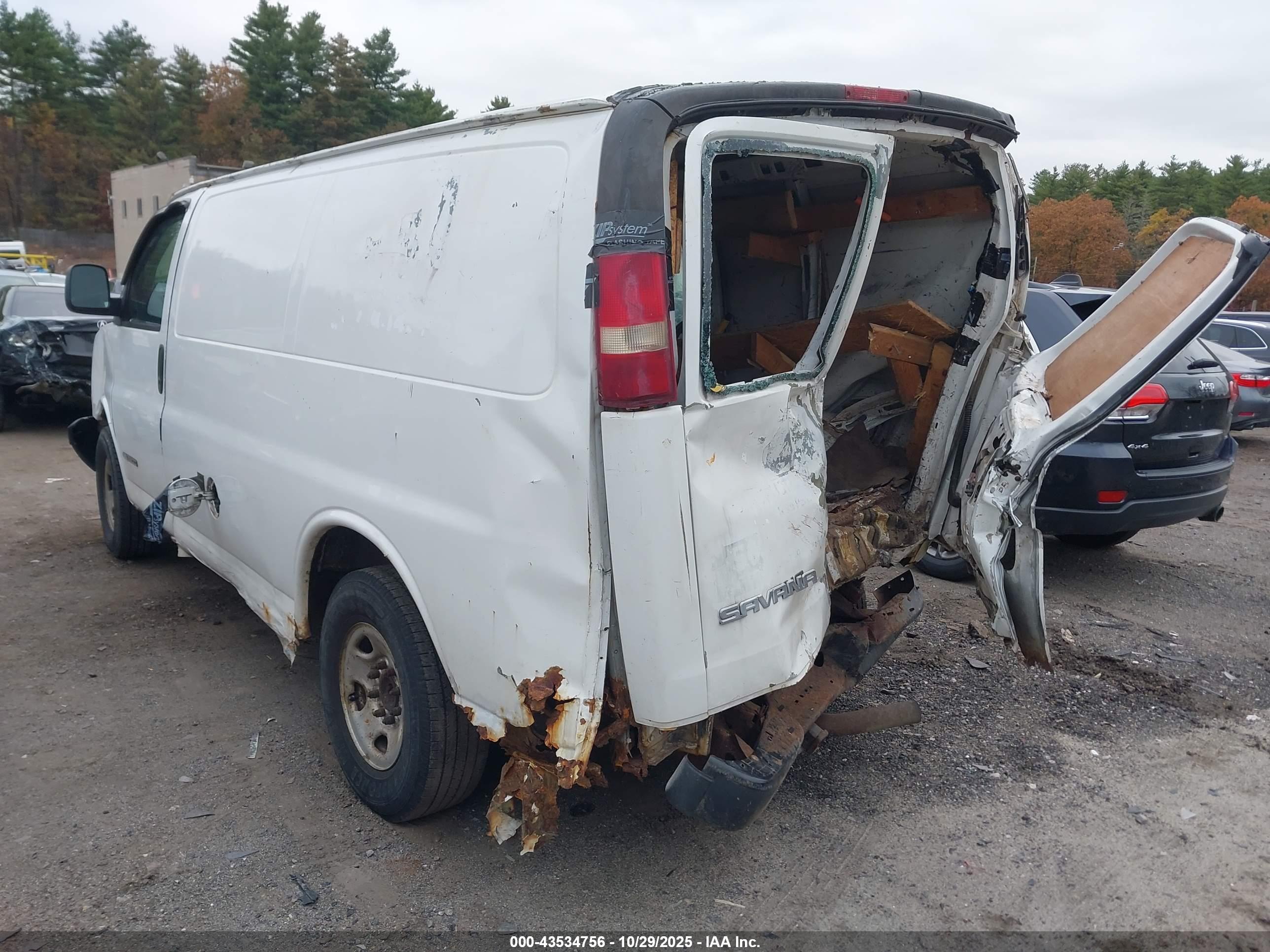 GMC SAVANA image 3
