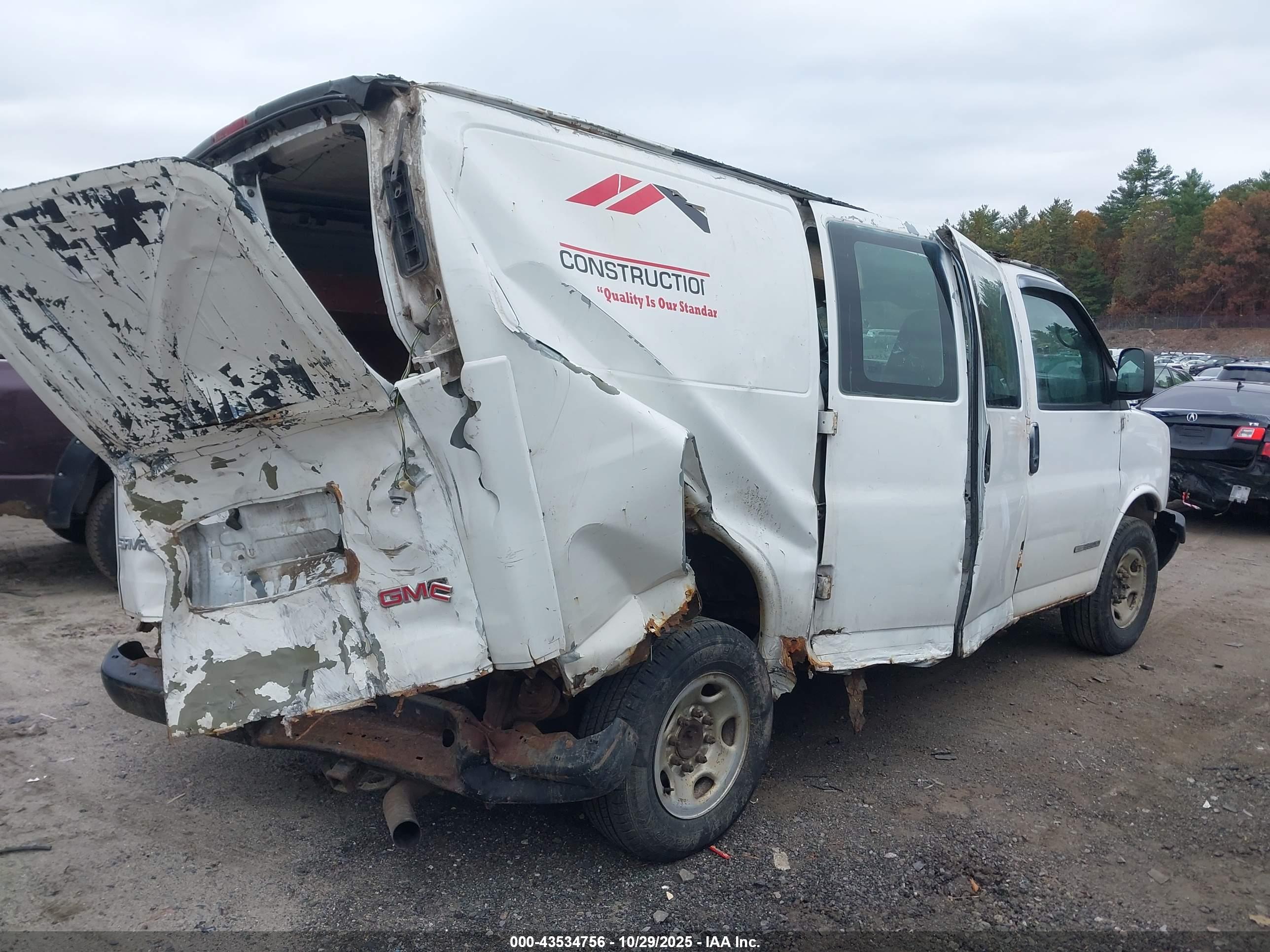 GMC SAVANA image 4