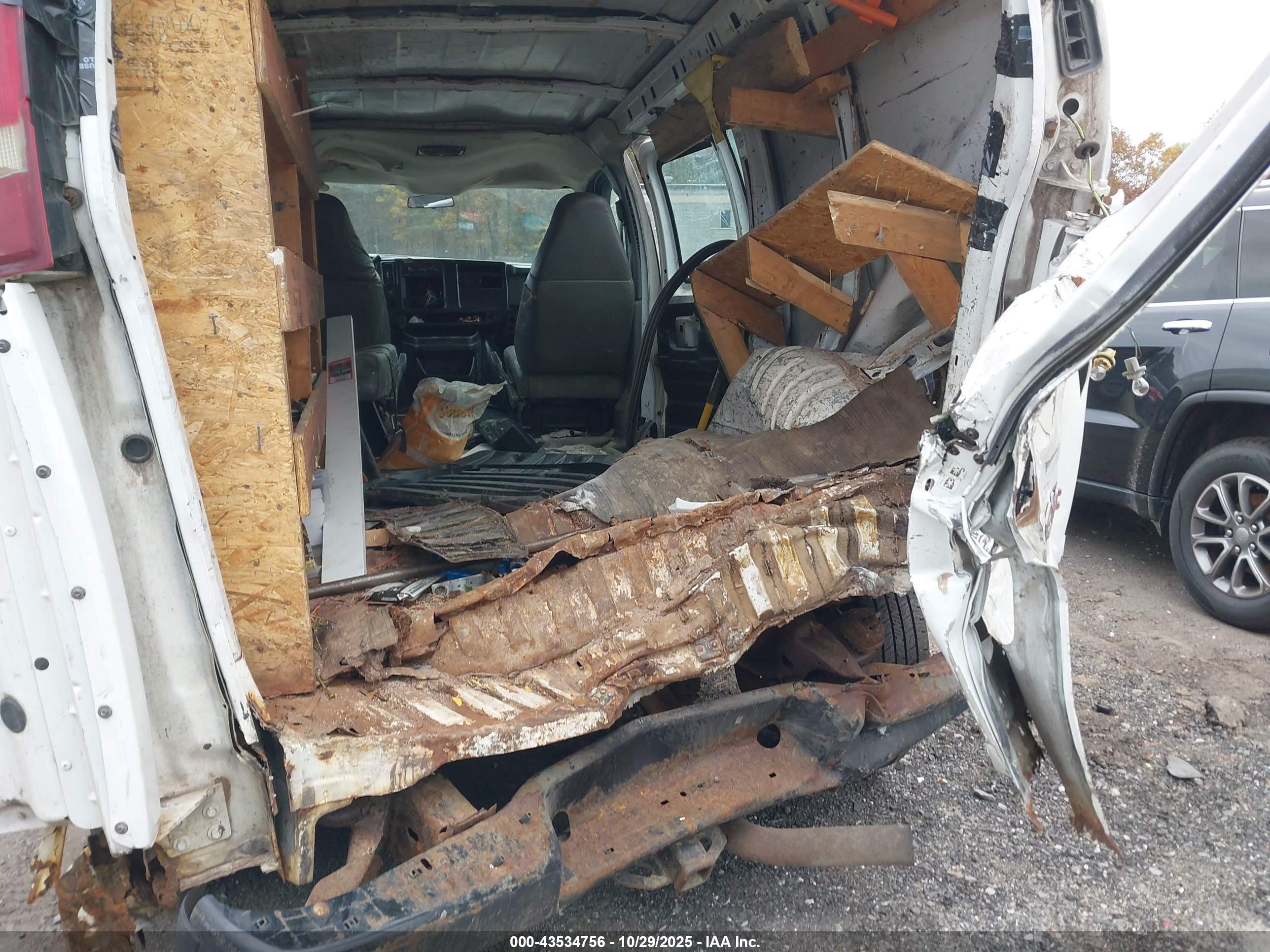 GMC SAVANA image 6