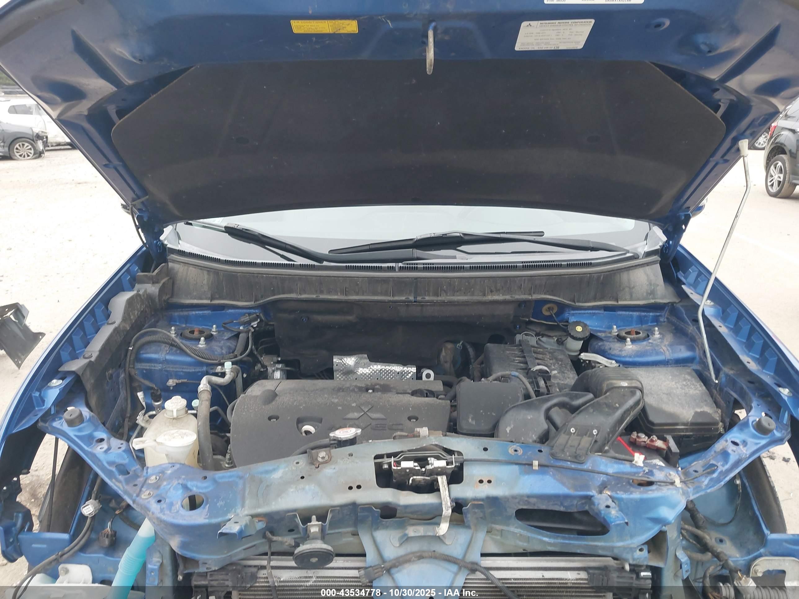 MITSUBISHI OUTLANDER image 10