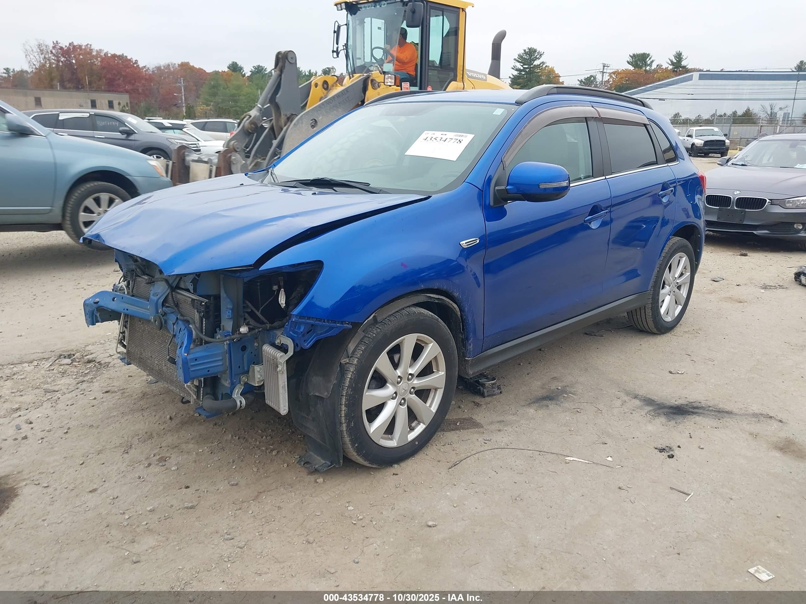 MITSUBISHI OUTLANDER image 2