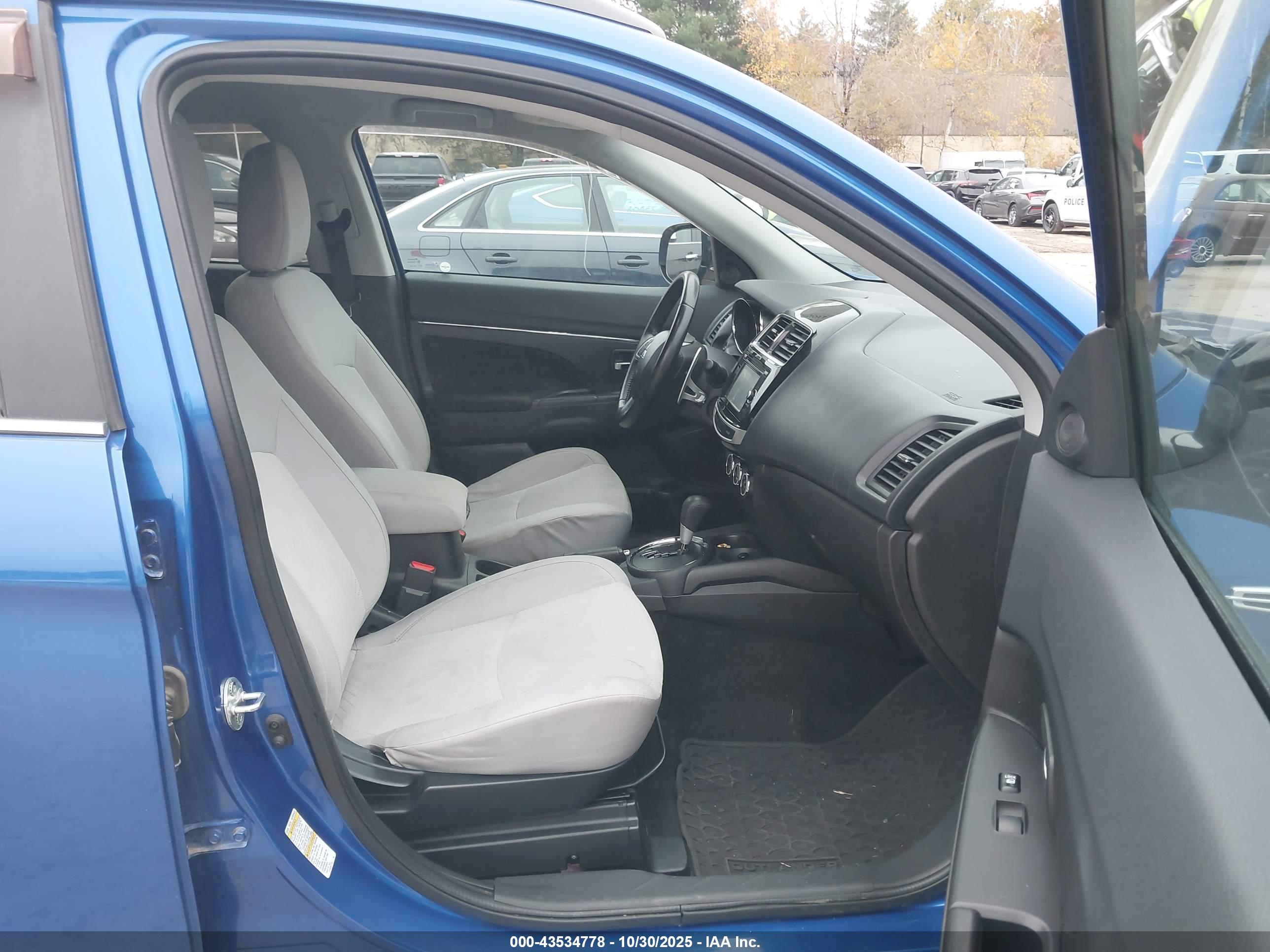 MITSUBISHI OUTLANDER image 5