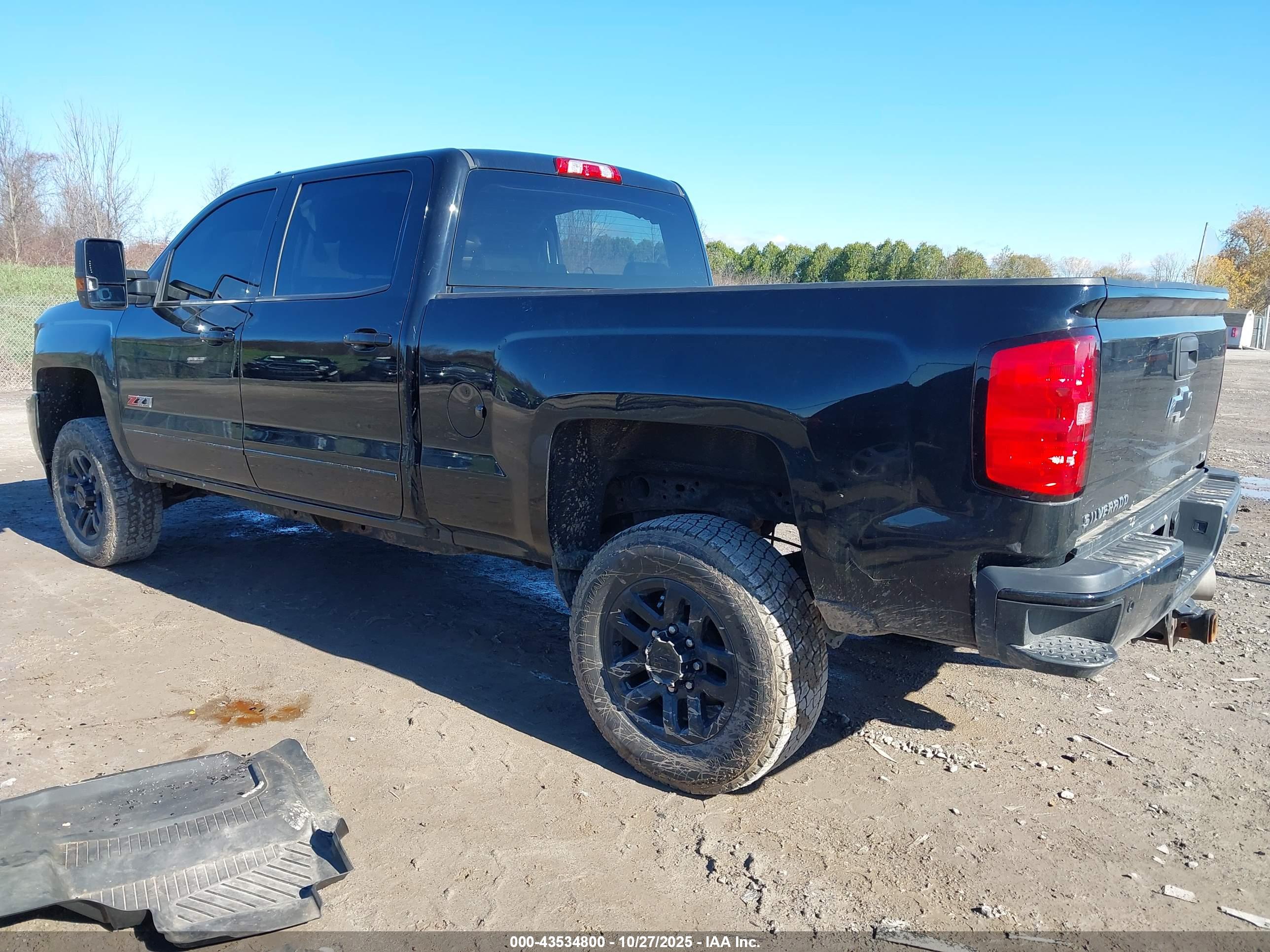CHEVROLET SILVERADO image 3
