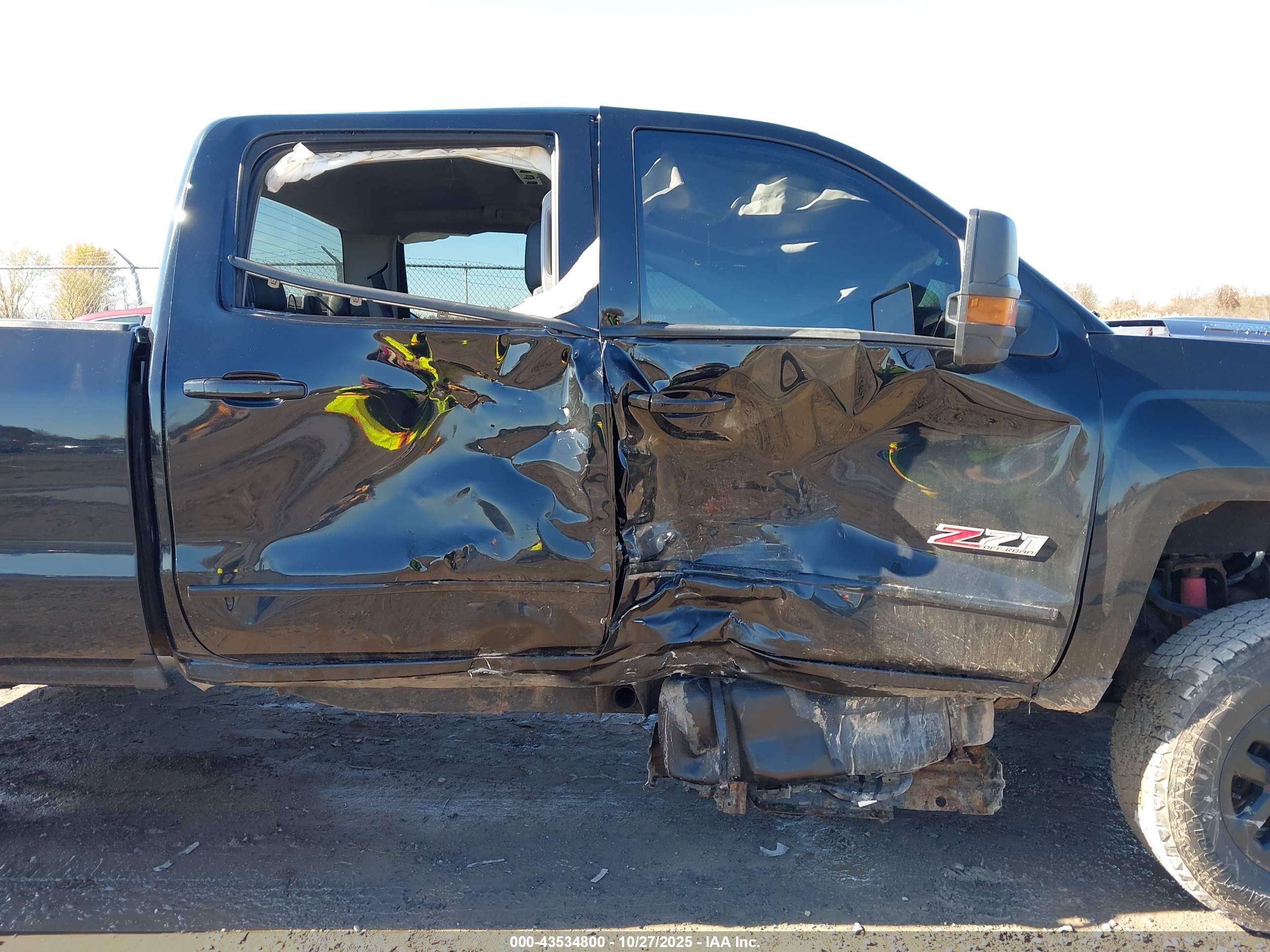 CHEVROLET SILVERADO image 6