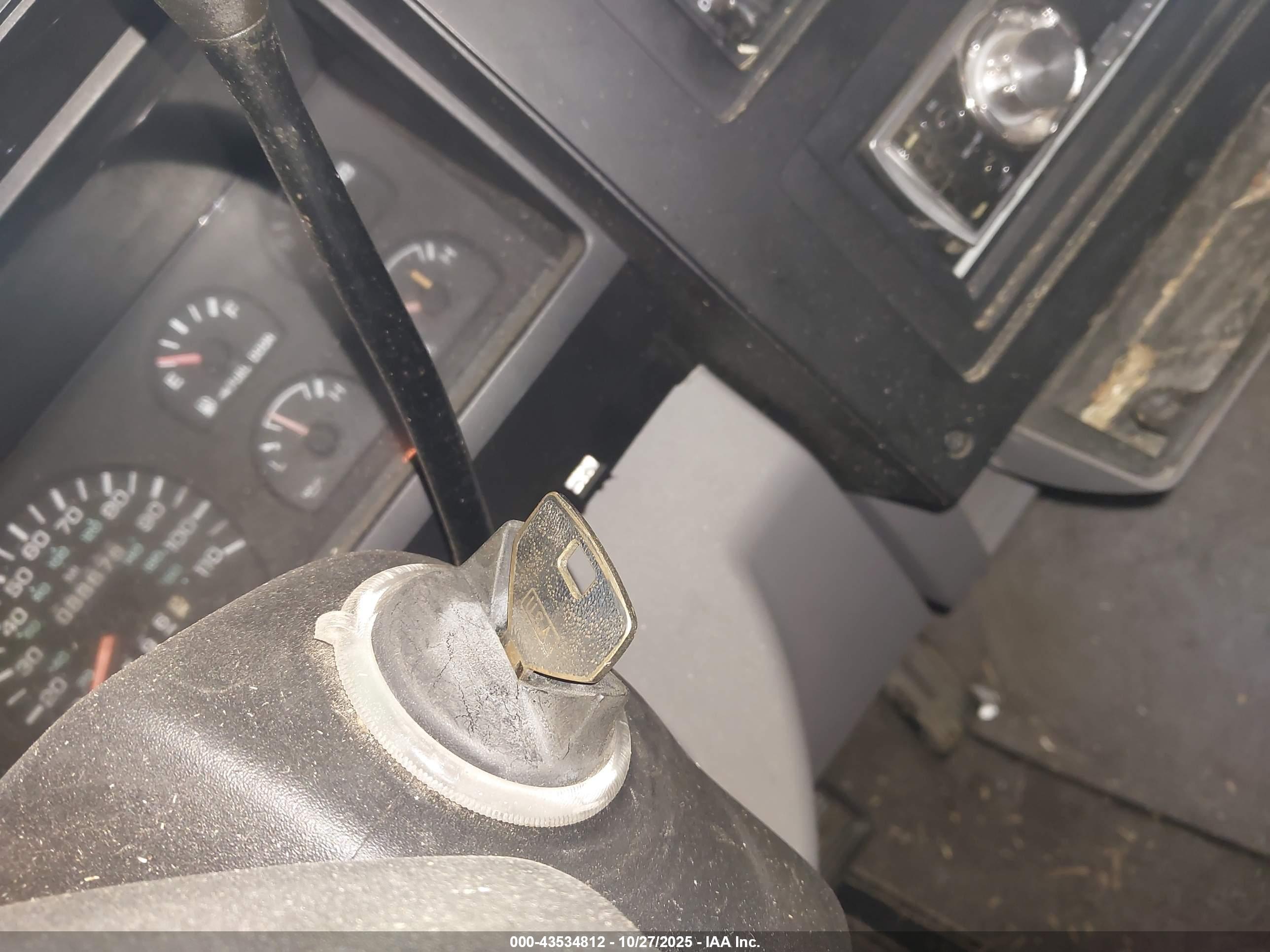 DODGE DAKOTA image 11