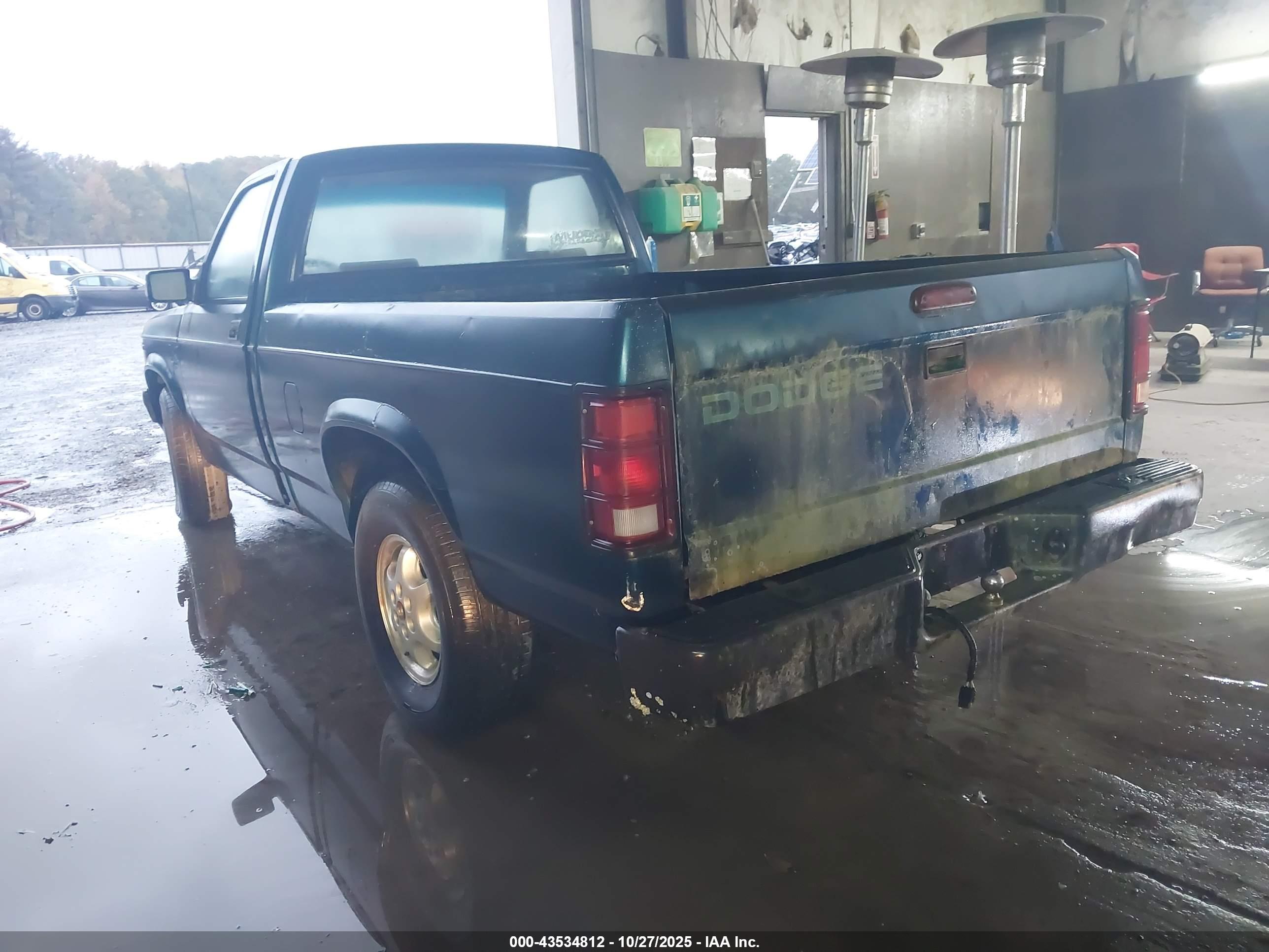 DODGE DAKOTA image 3