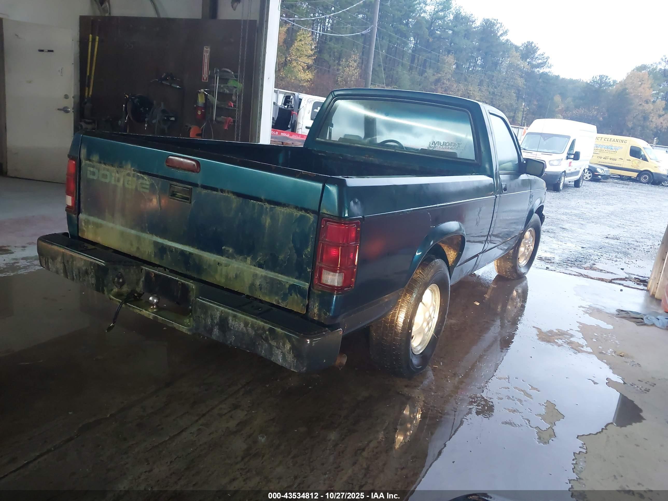 DODGE DAKOTA image 4