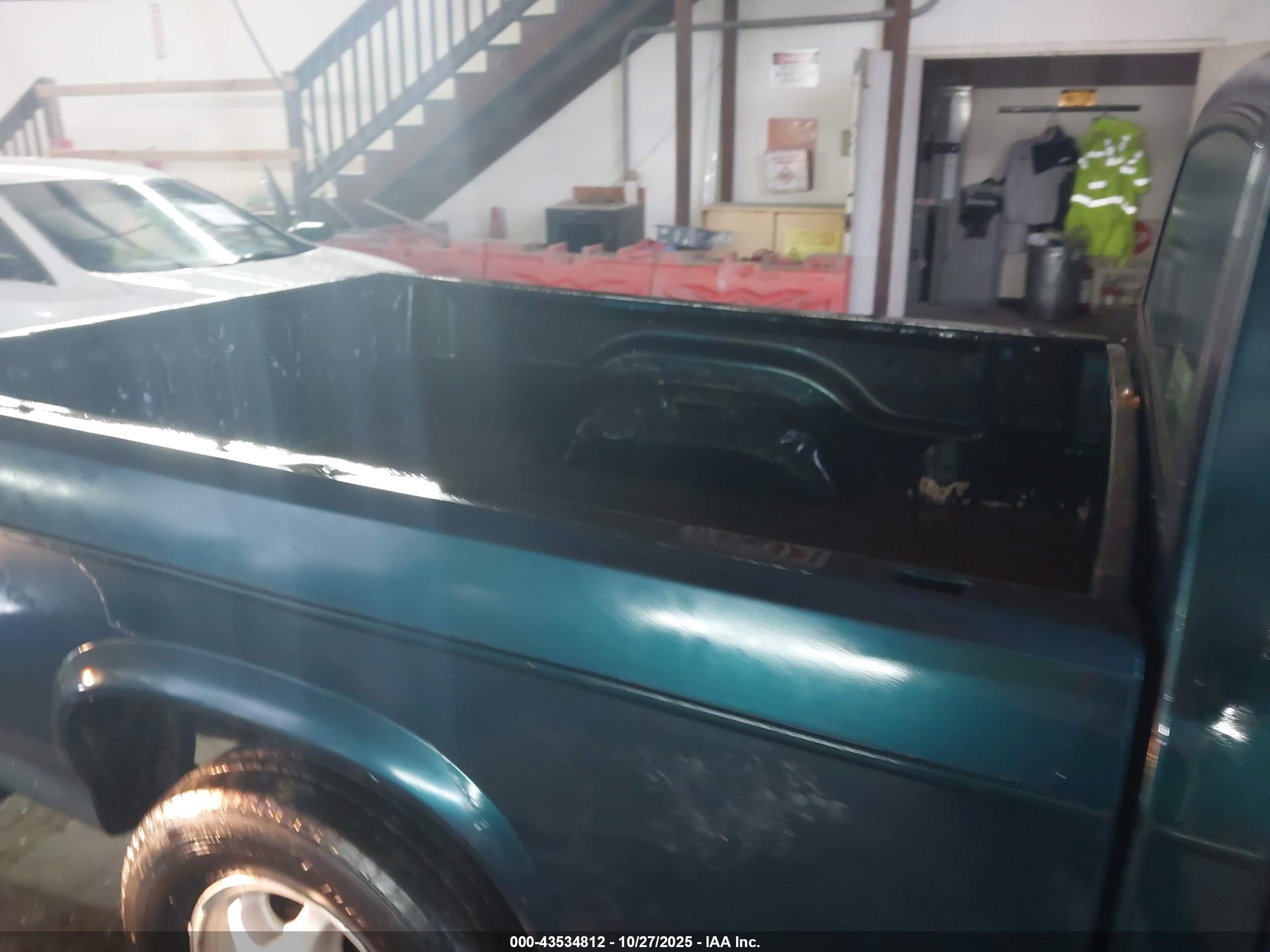 DODGE DAKOTA image 8