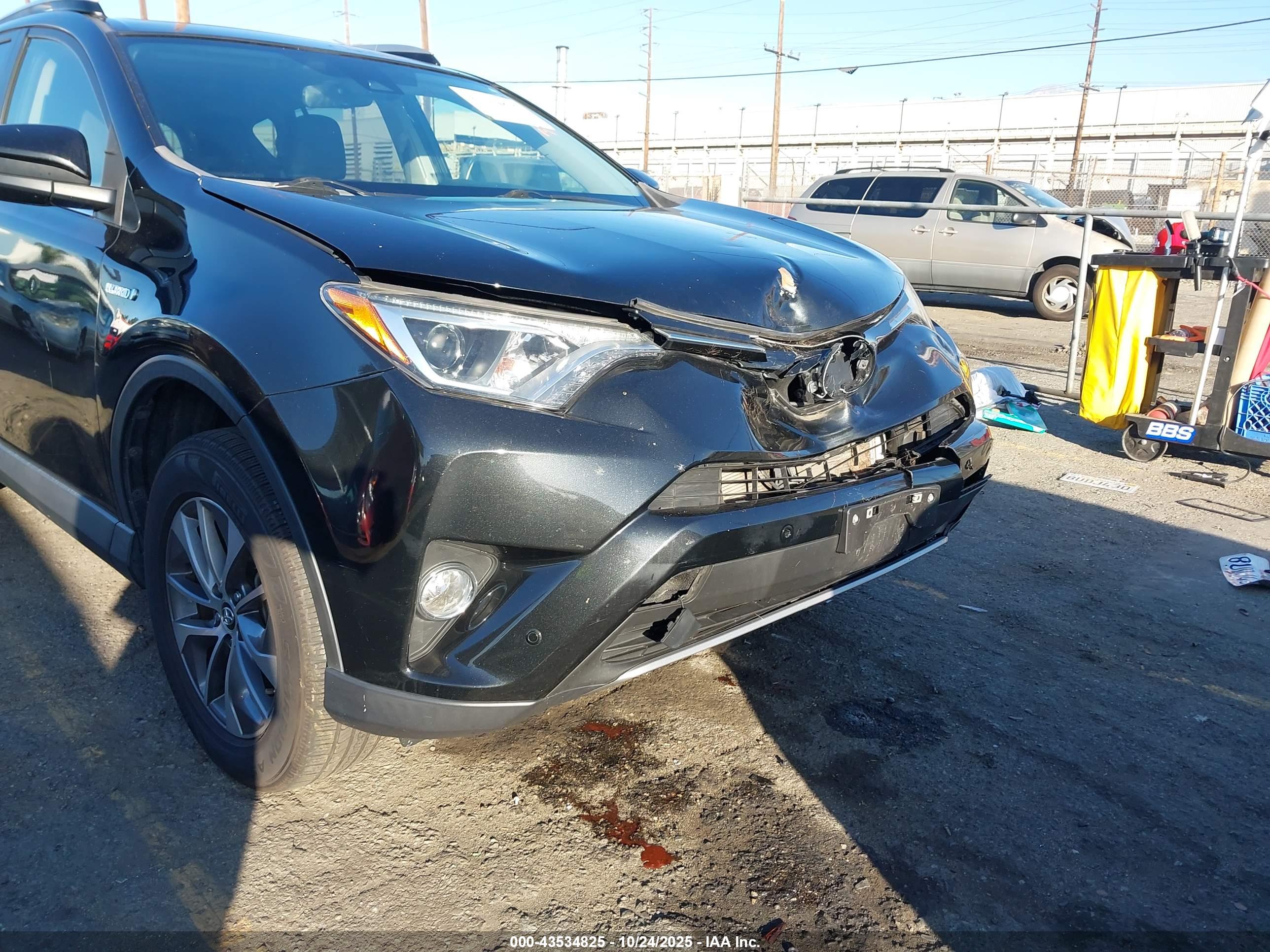 TOYOTA RAV4 image 6