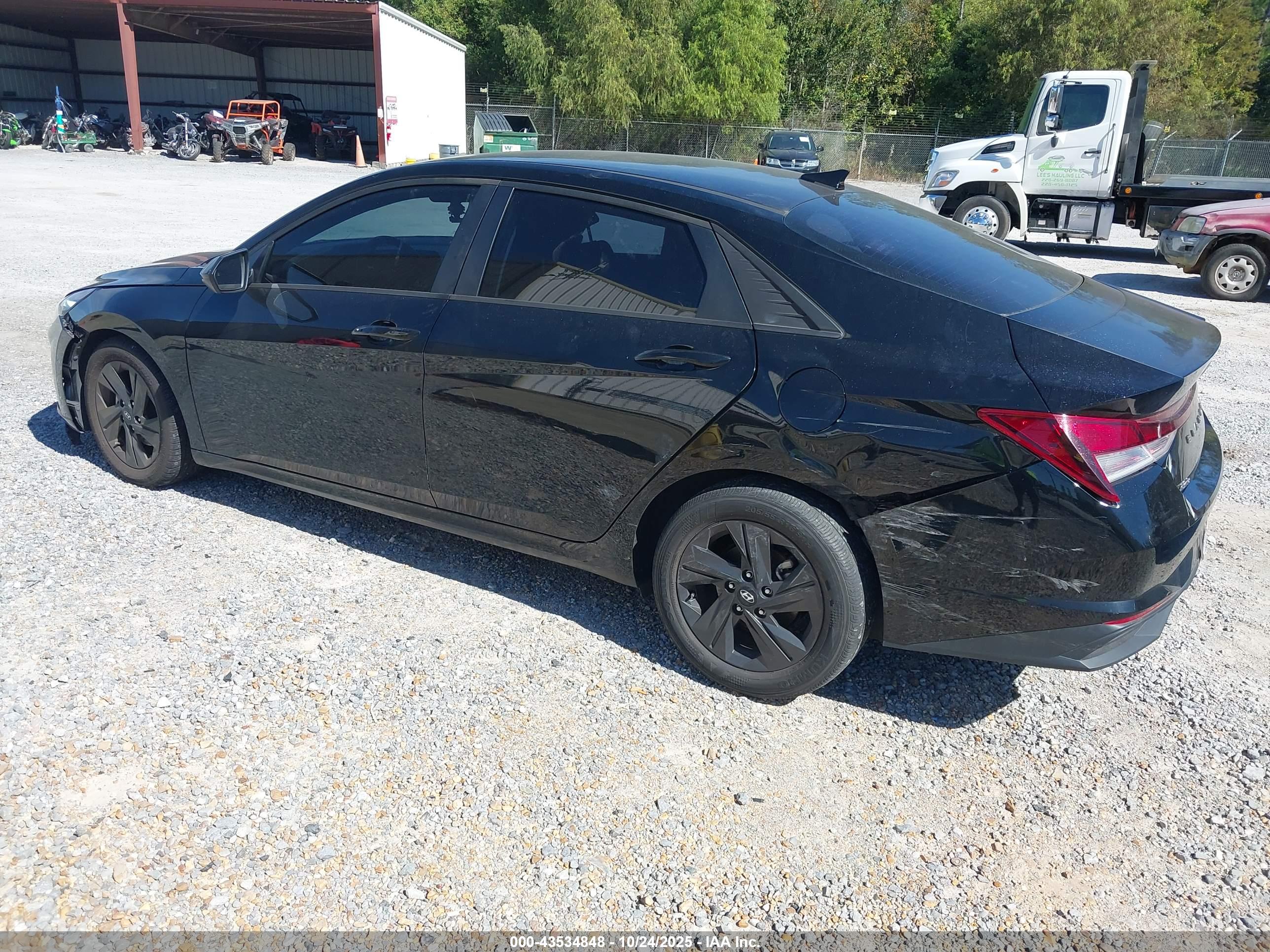 HYUNDAI ELANTRA image 3