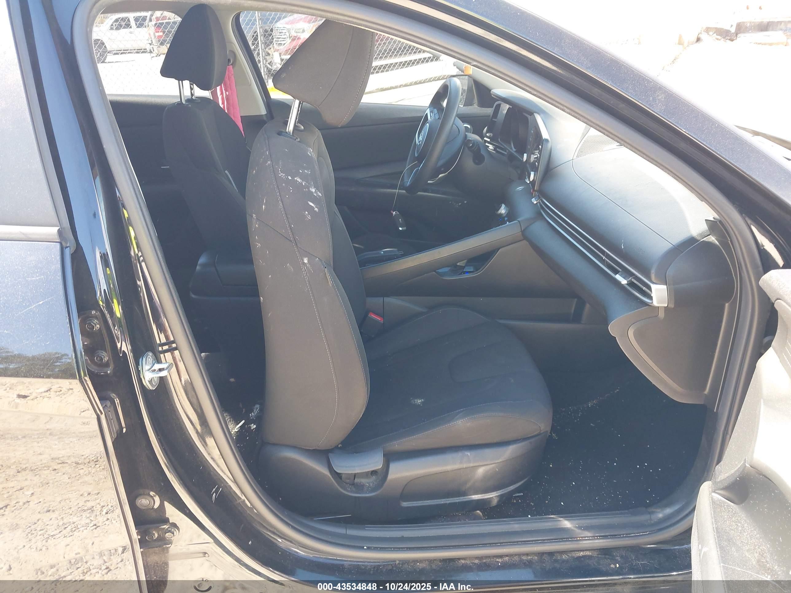 HYUNDAI ELANTRA image 5