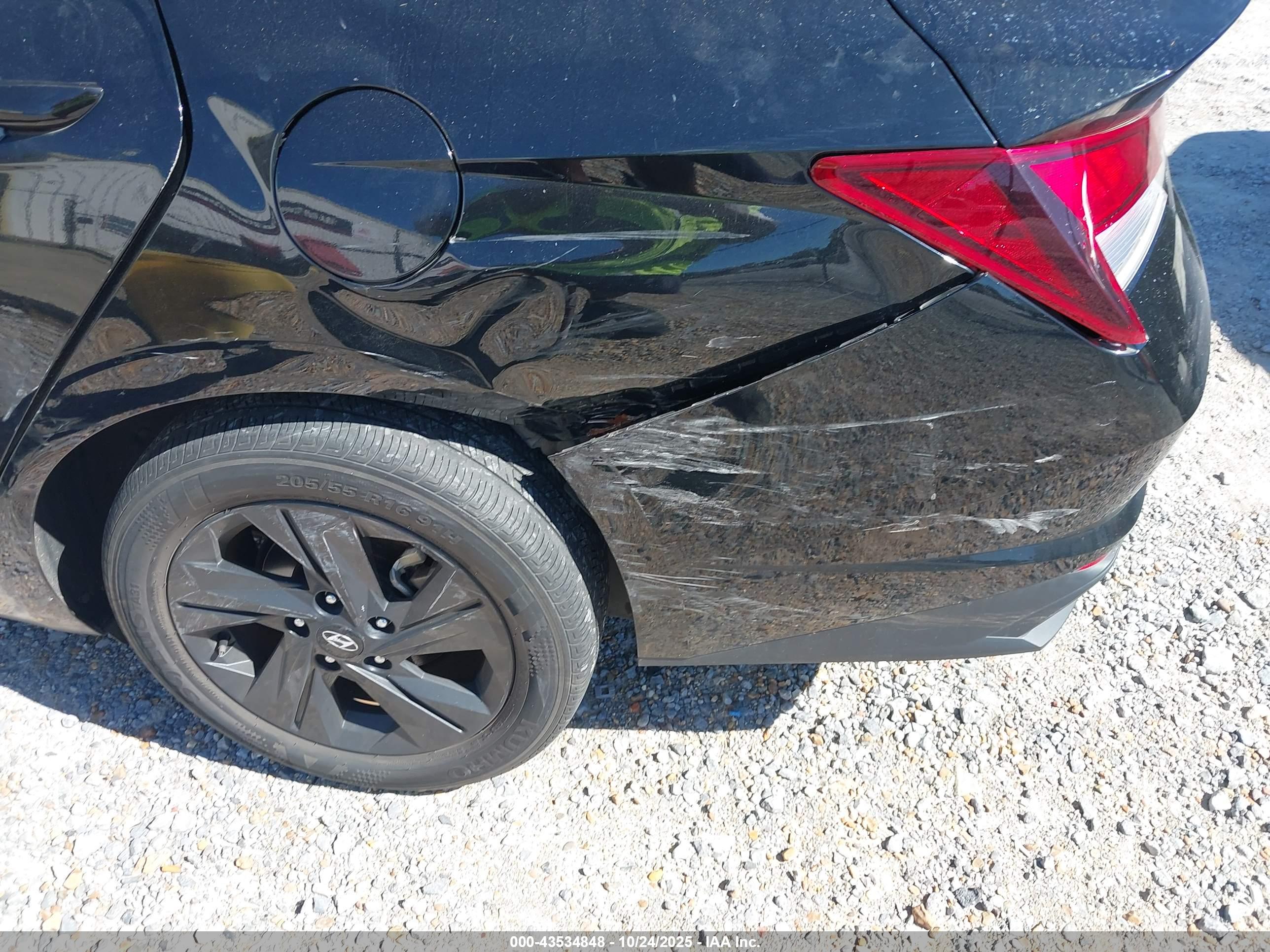 HYUNDAI ELANTRA image 6