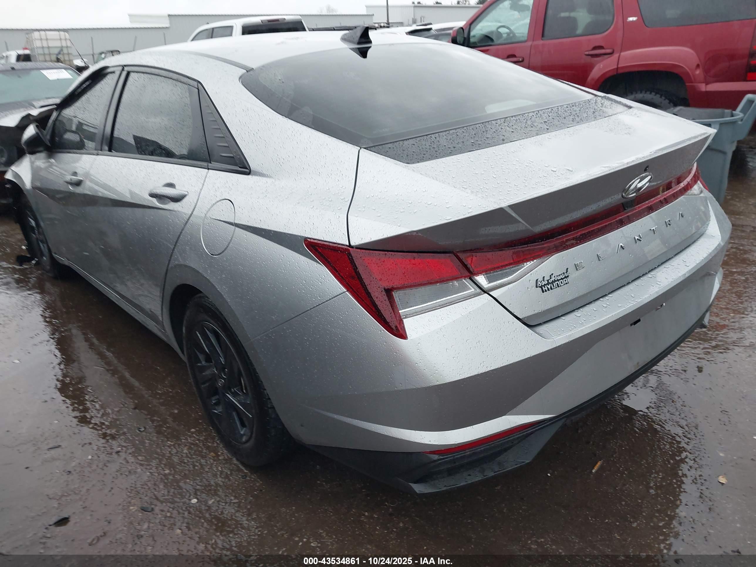 HYUNDAI ELANTRA image 3