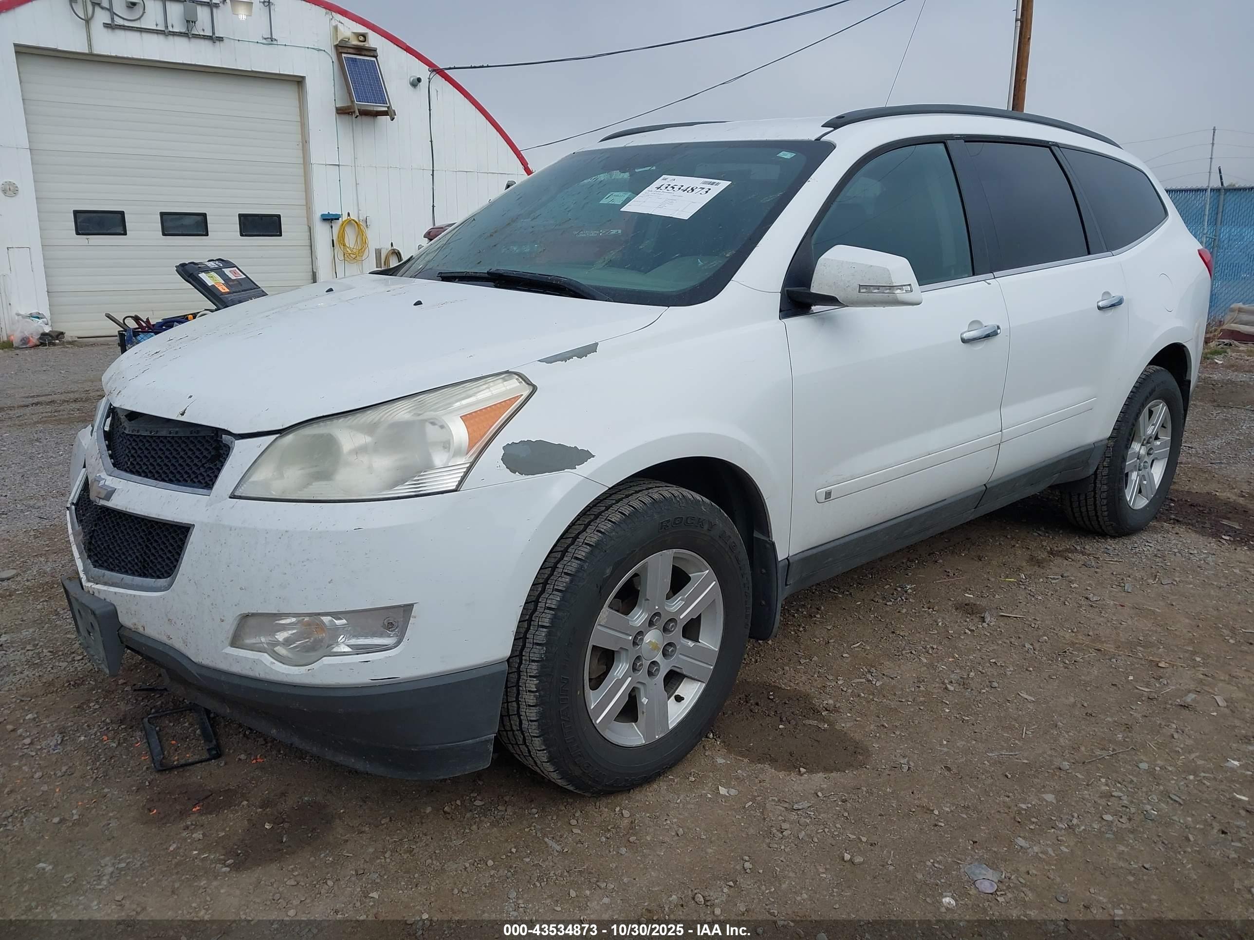 CHEVROLET TRAVERSE image 2