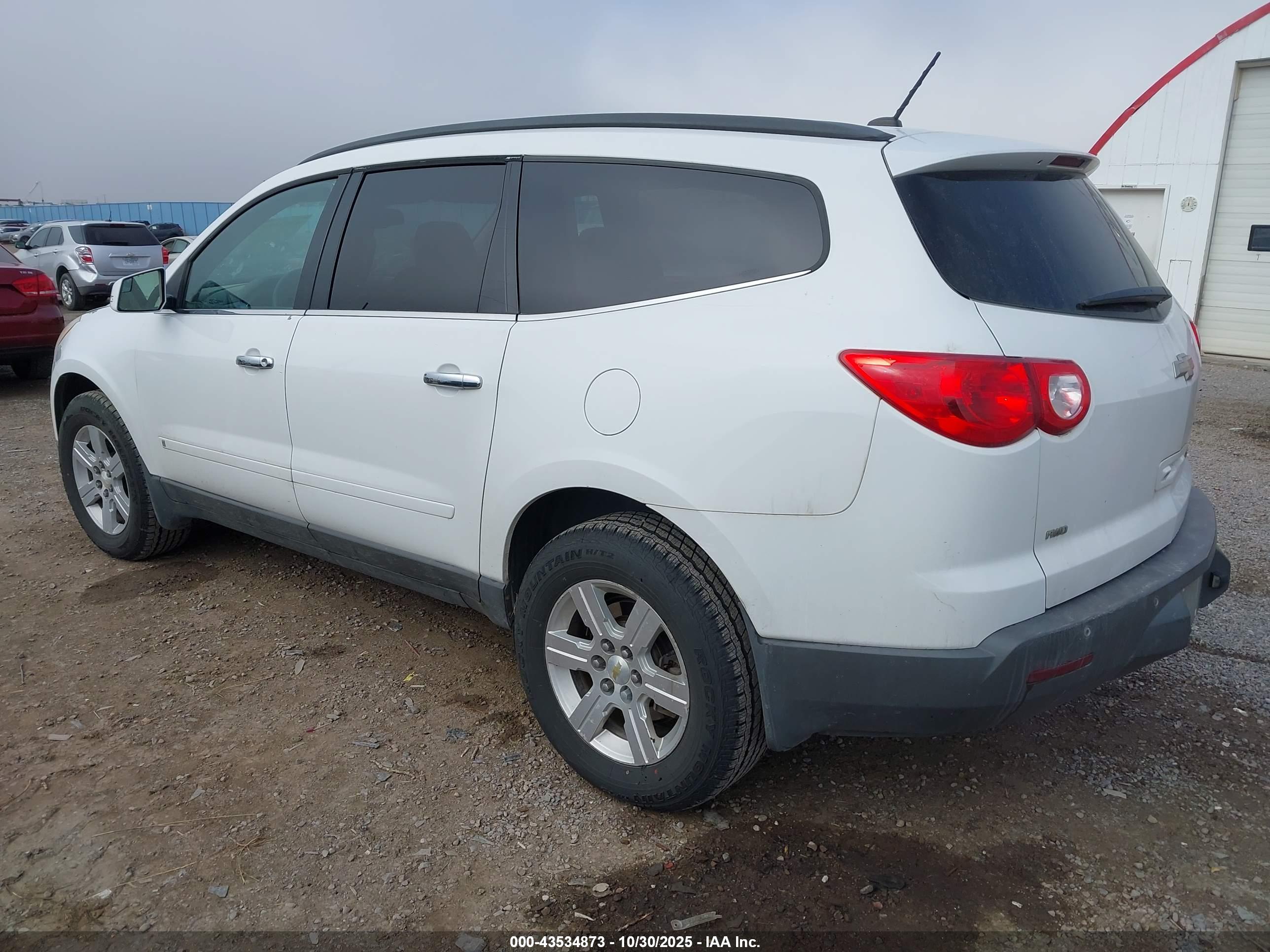 CHEVROLET TRAVERSE image 3