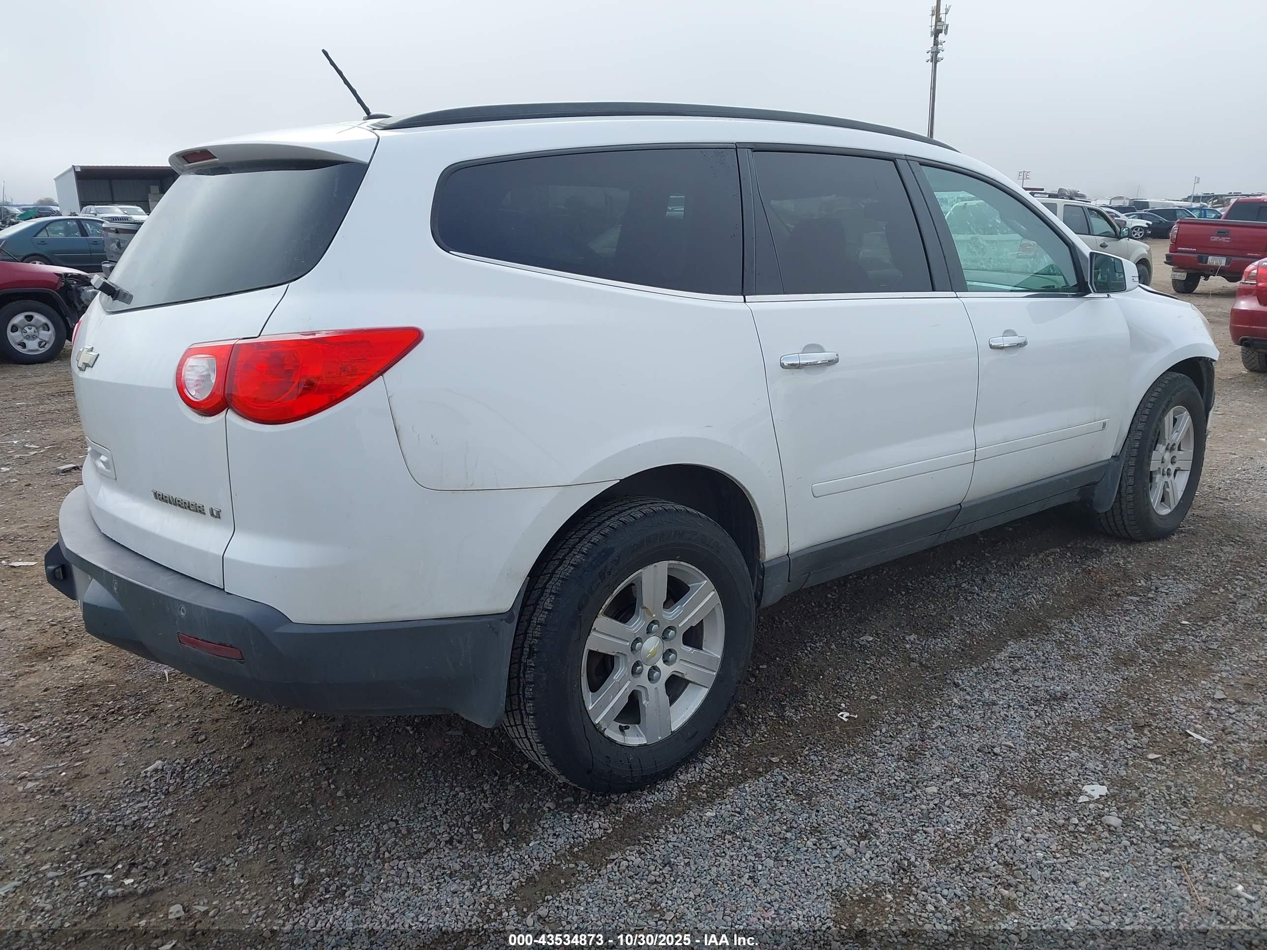 CHEVROLET TRAVERSE image 4