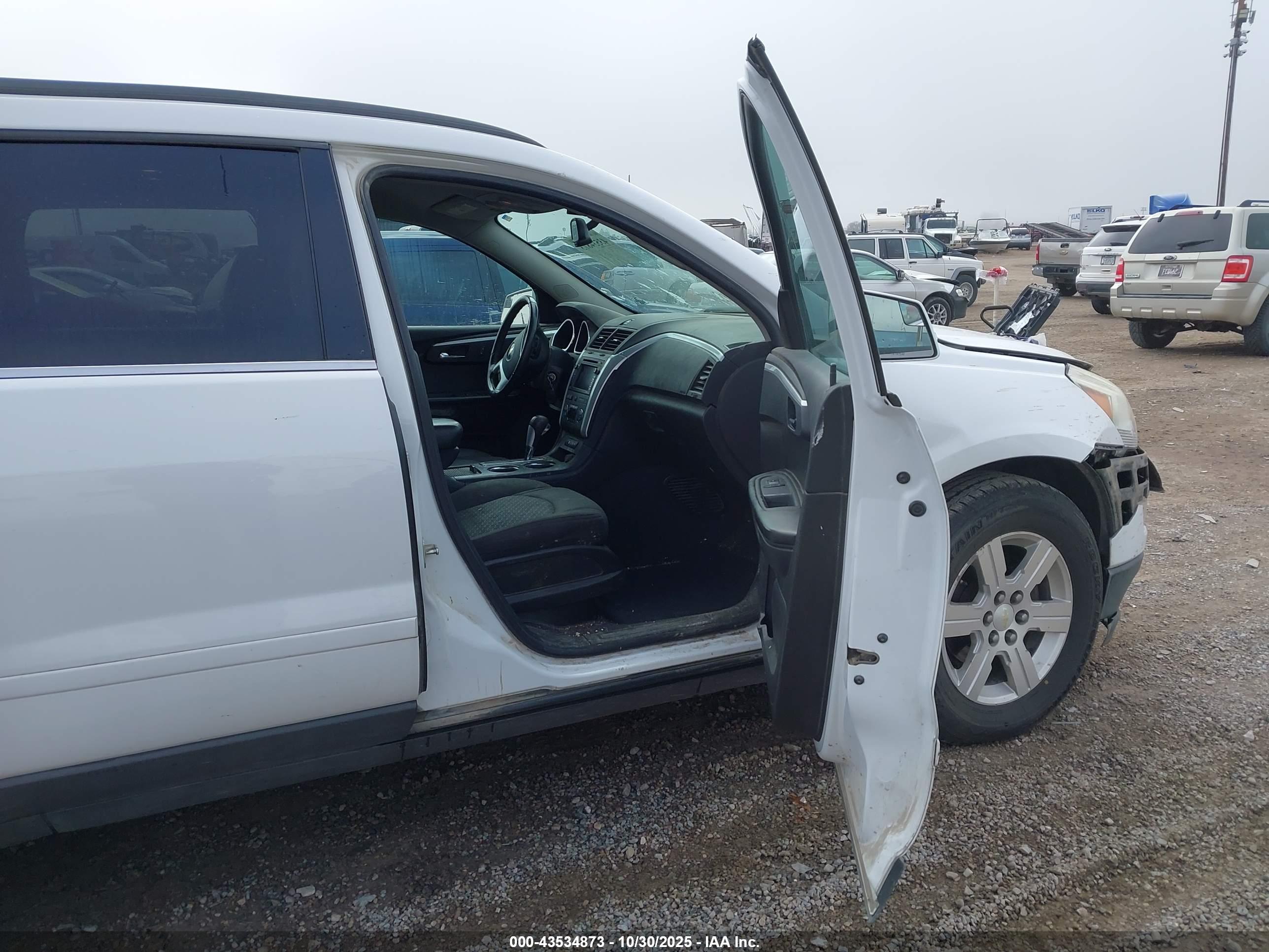 CHEVROLET TRAVERSE image 5