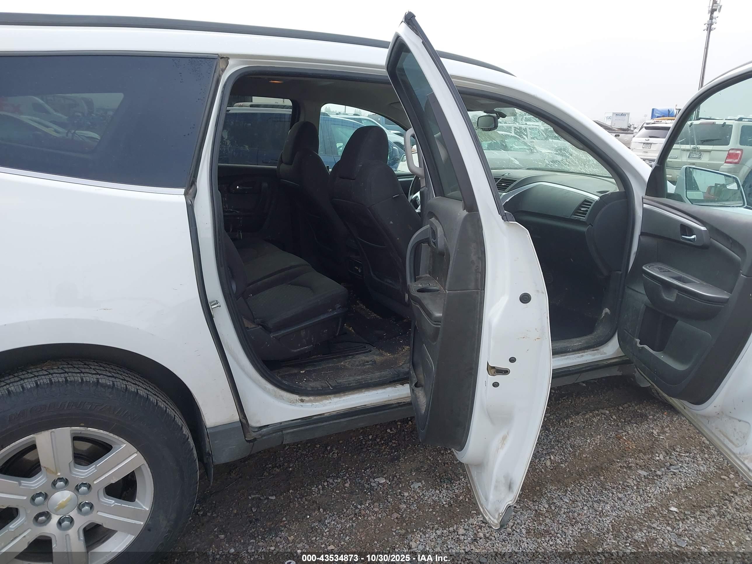 CHEVROLET TRAVERSE image 8