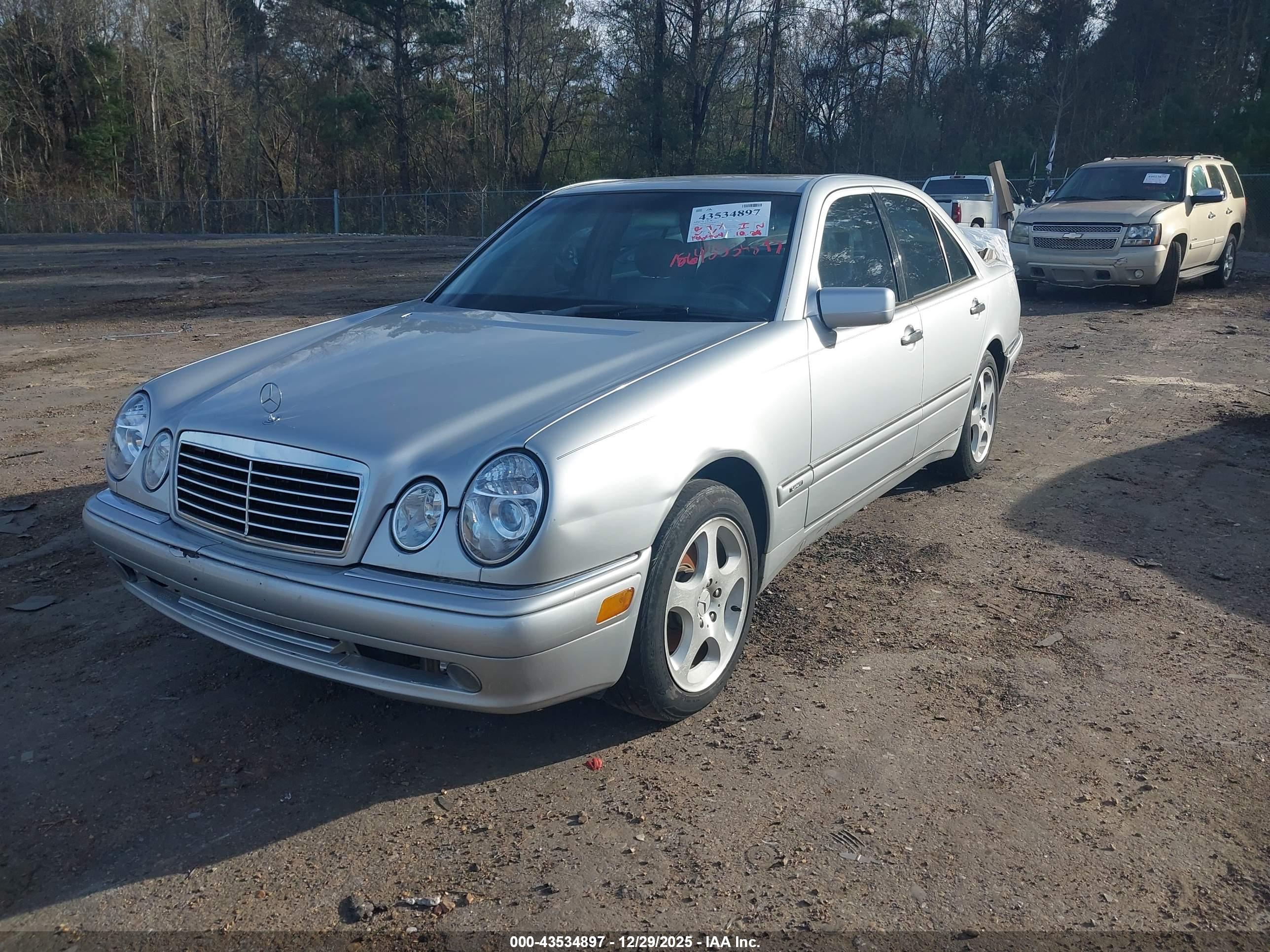 MERCEDES-BENZ E image 2