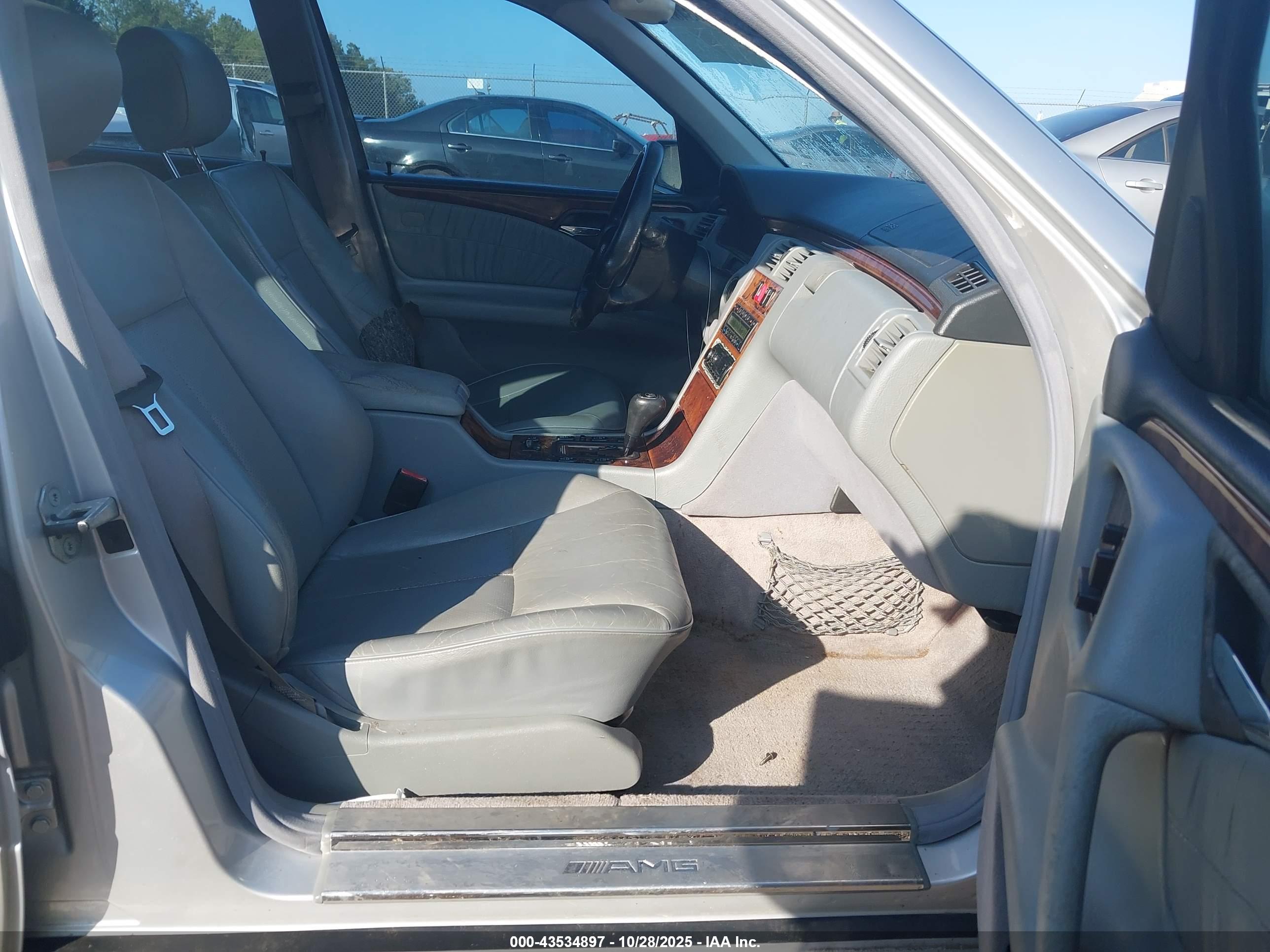 MERCEDES-BENZ E image 5