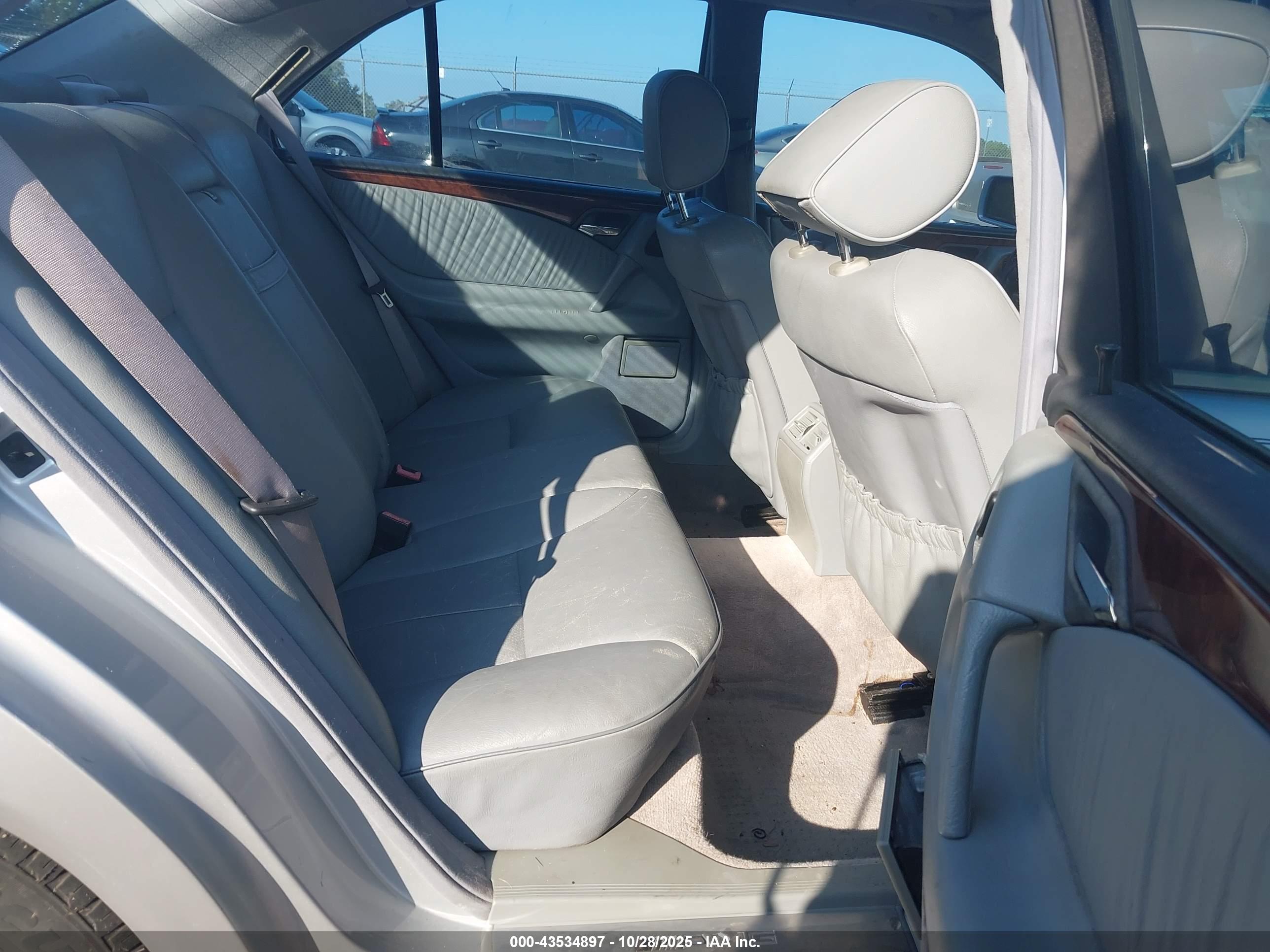 MERCEDES-BENZ E image 8