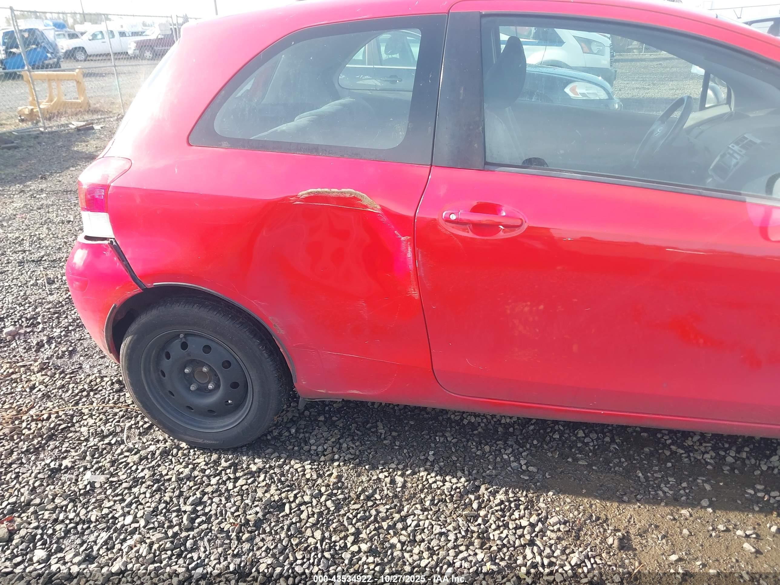TOYOTA YARIS image 6