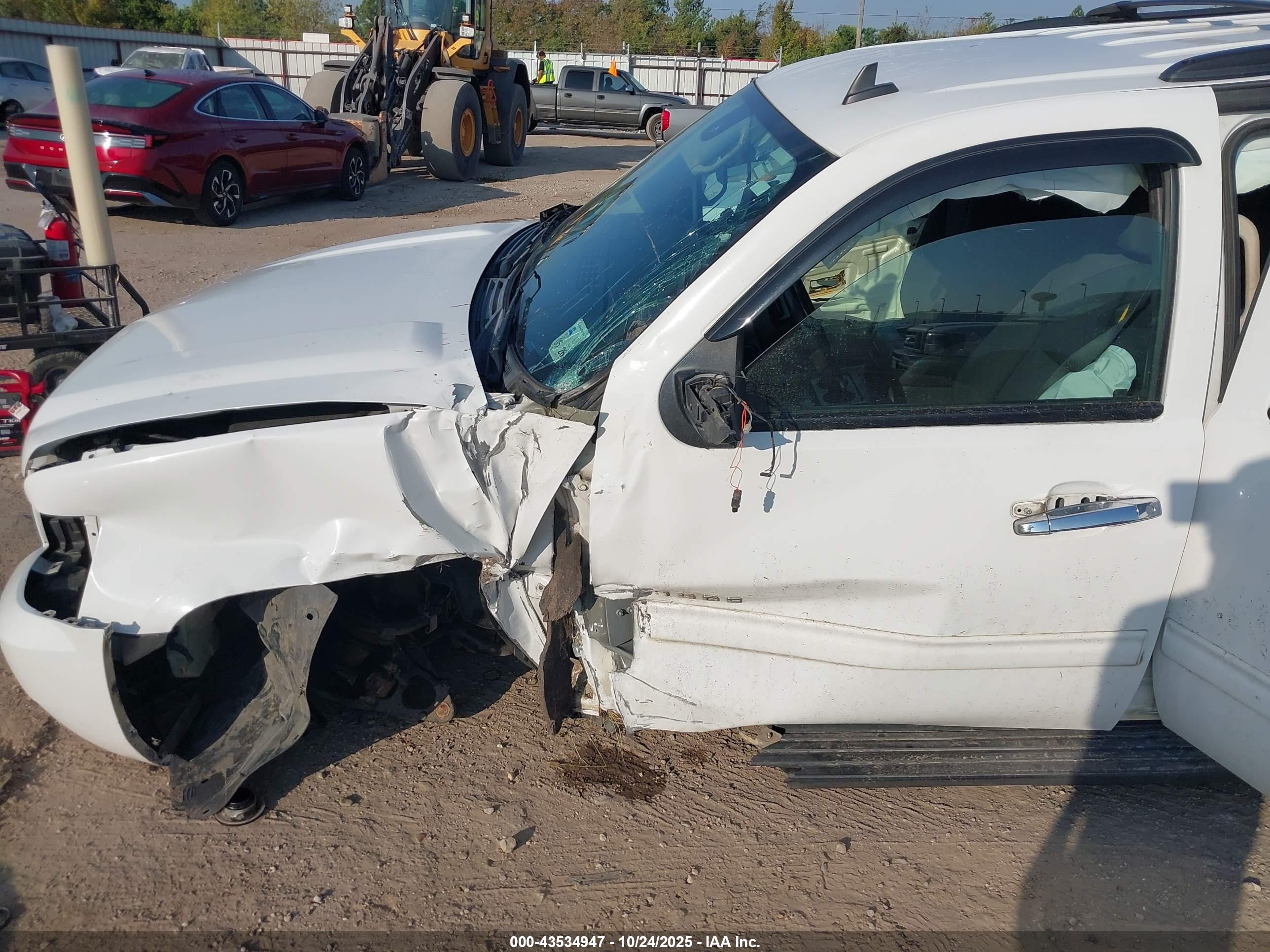 CHEVROLET TAHOE image 6