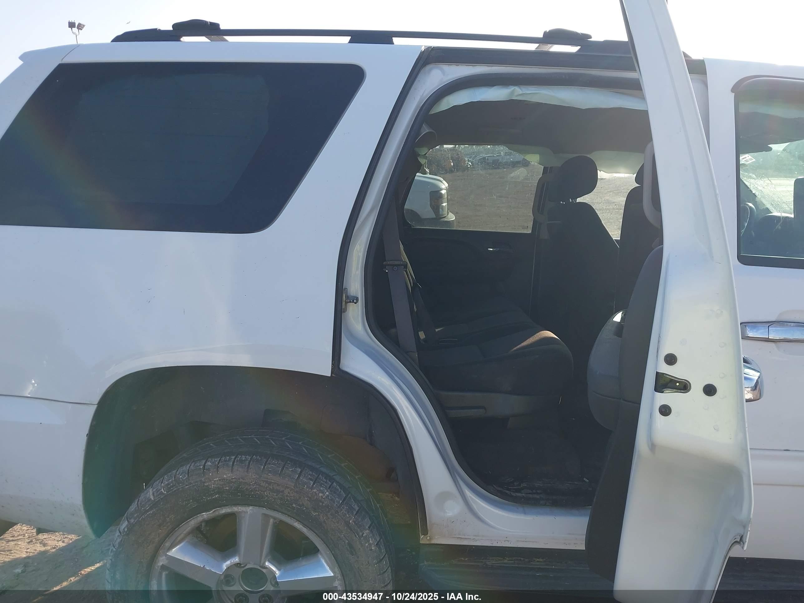 CHEVROLET TAHOE image 8