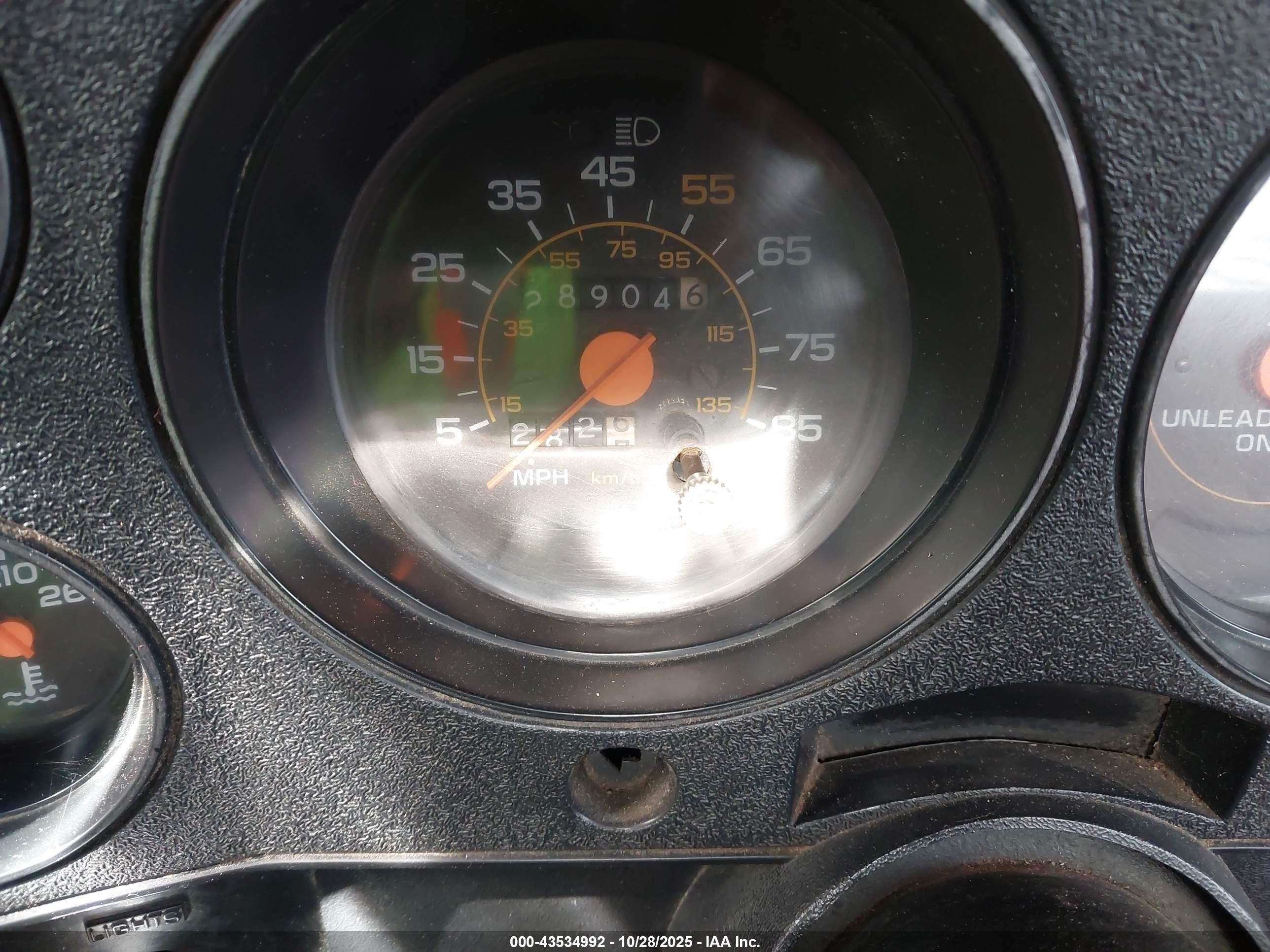 CHEVROLET R3500 image 7