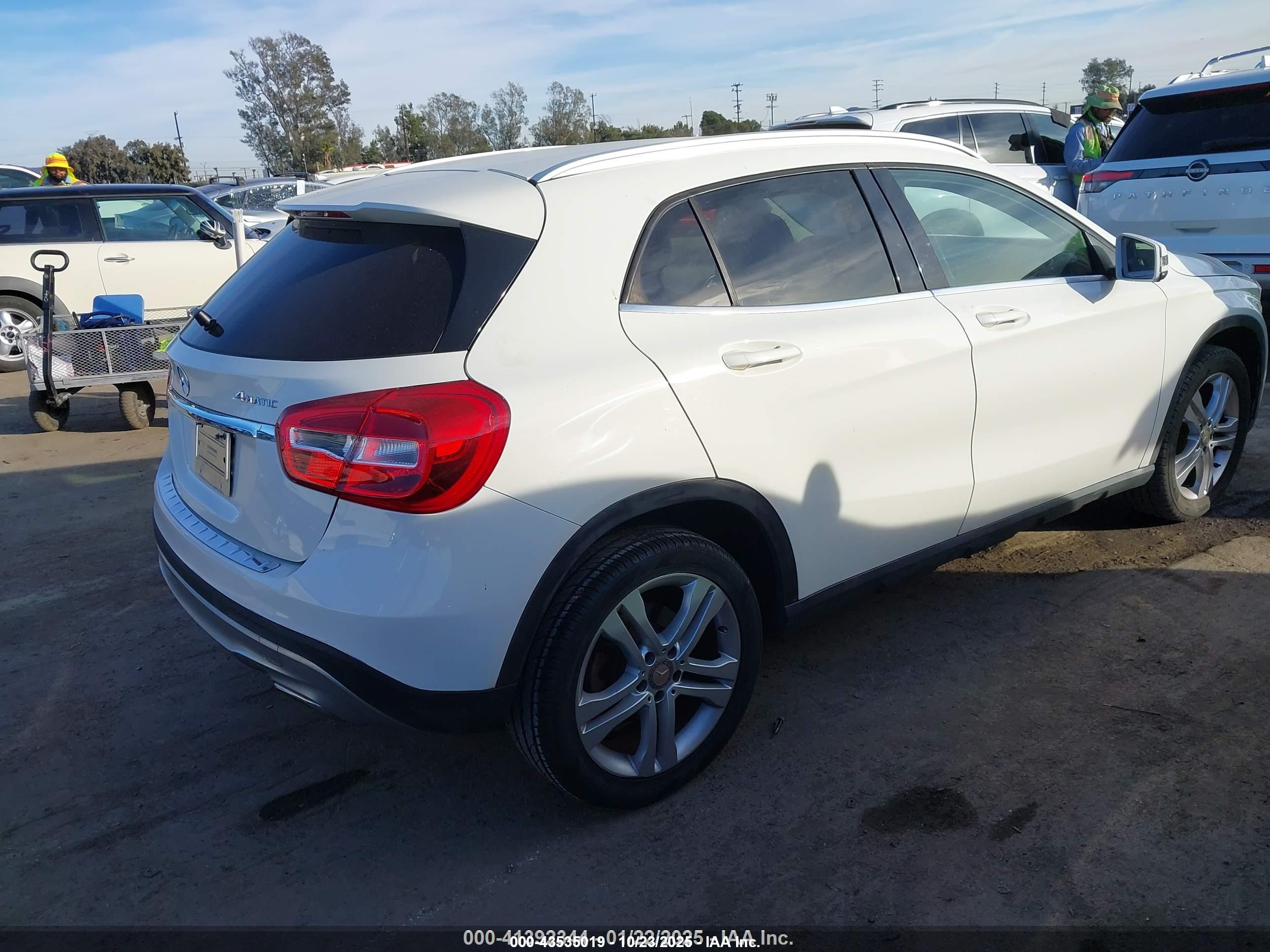 MERCEDES-BENZ GLA image 4