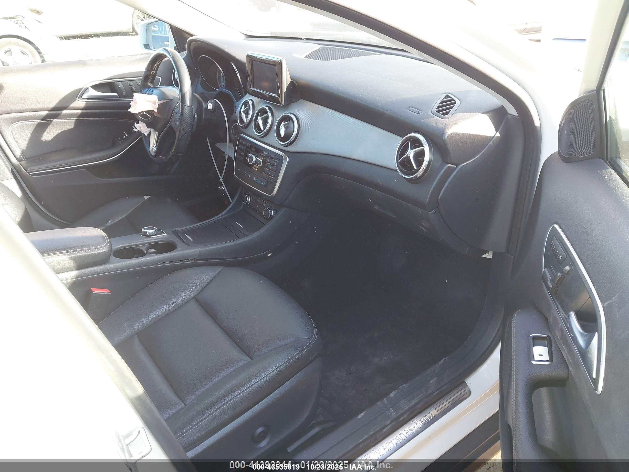 MERCEDES-BENZ GLA image 5
