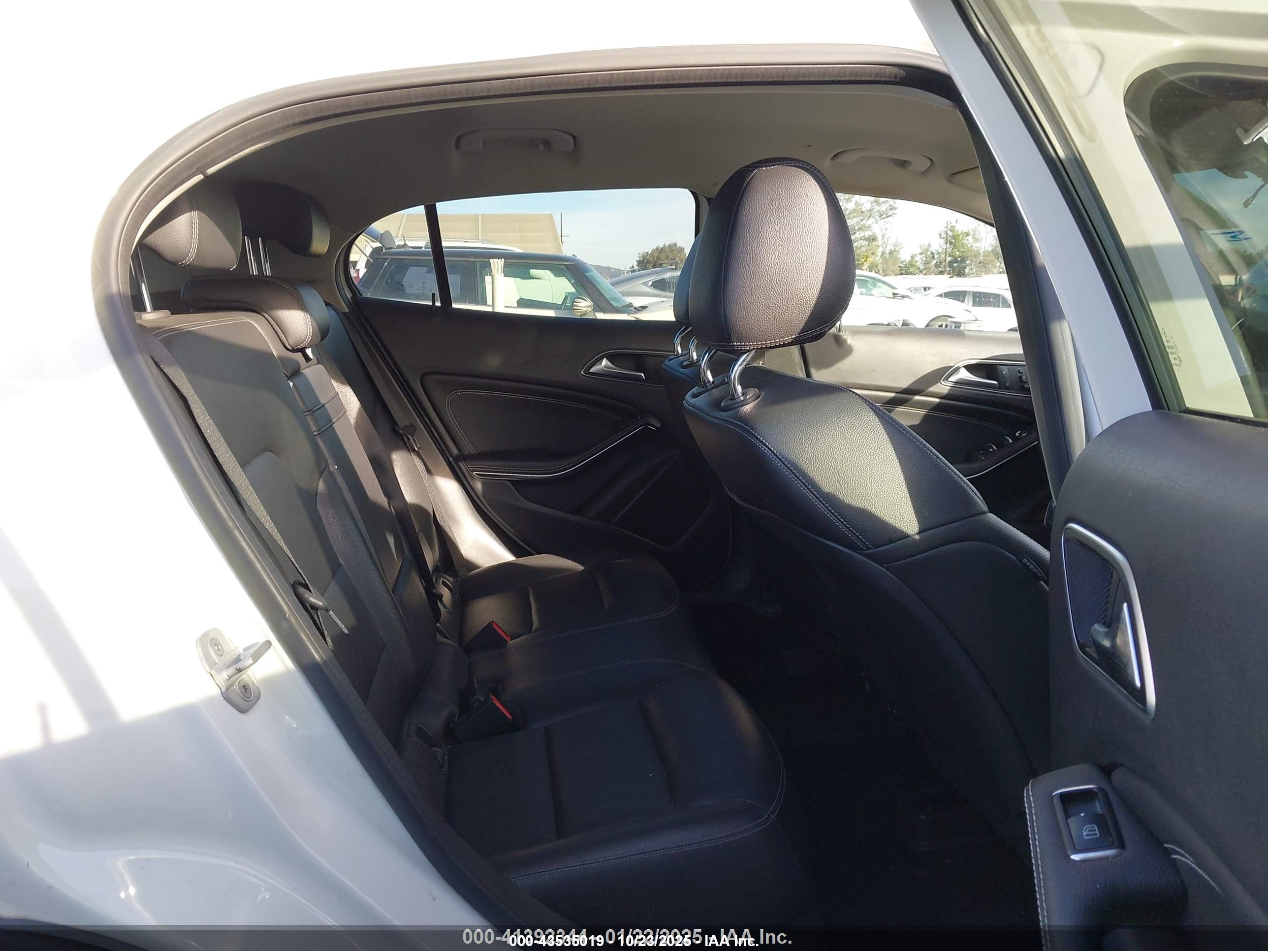 MERCEDES-BENZ GLA image 8