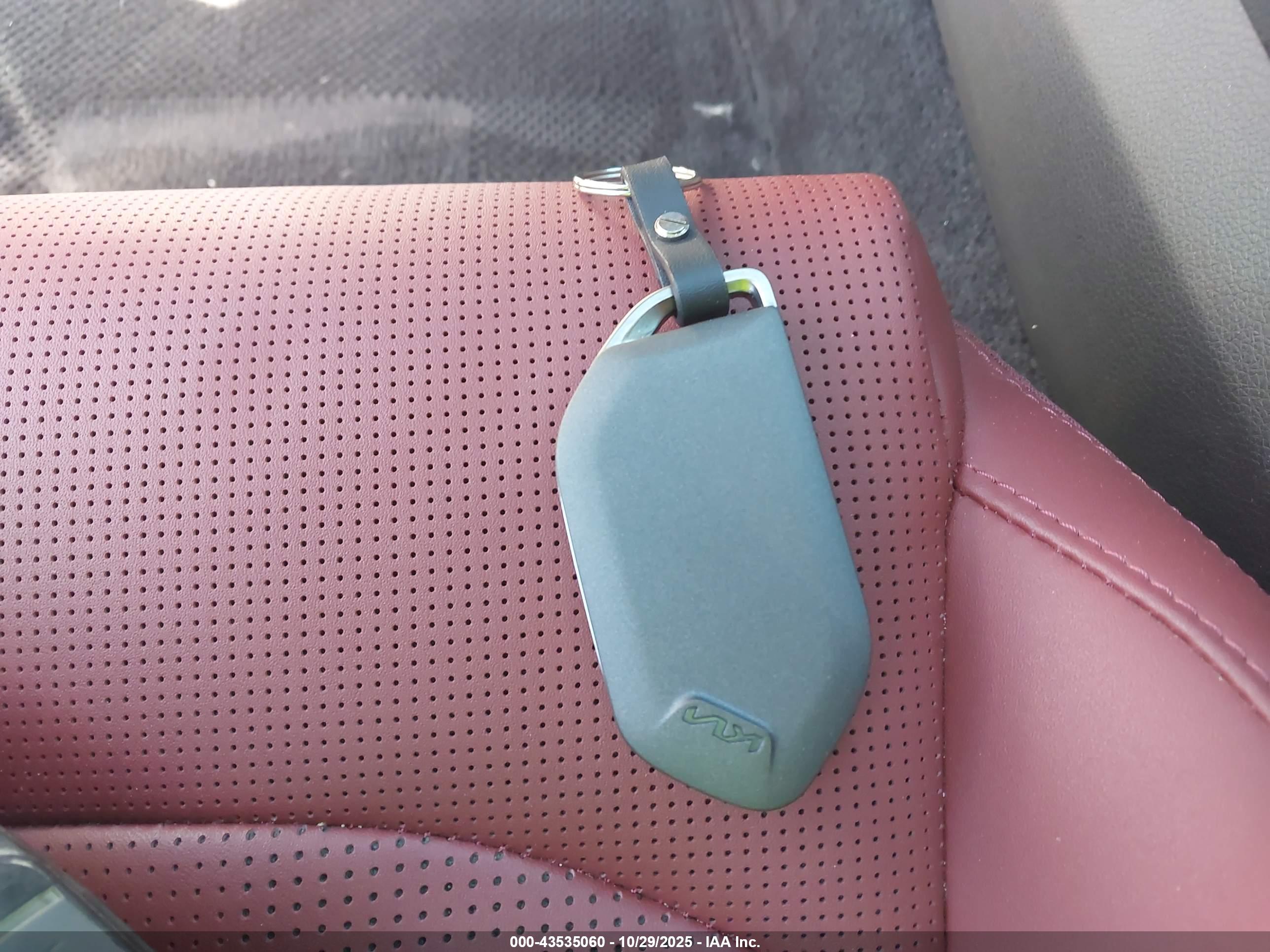 KIA K5 image 11