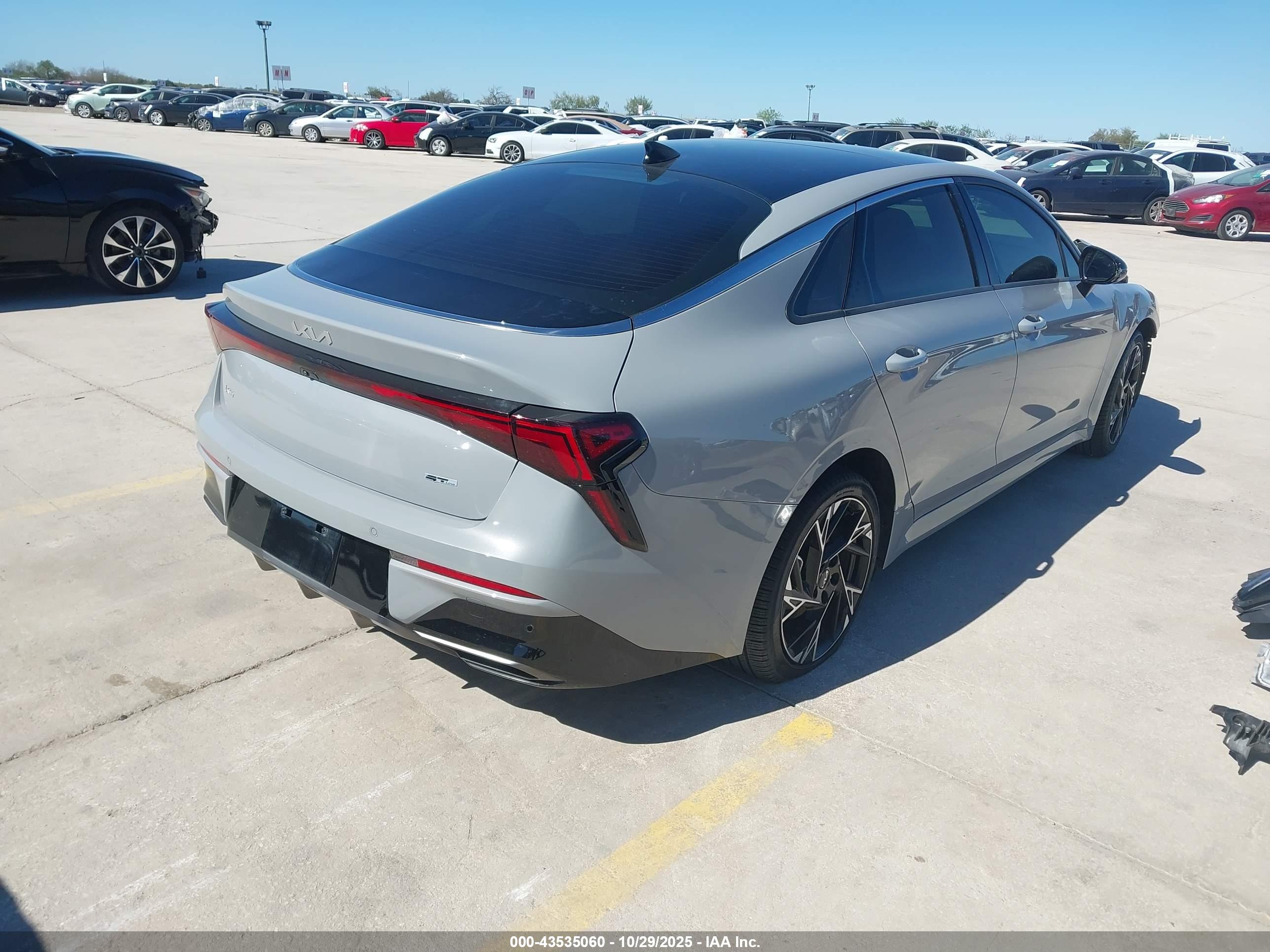 KIA K5 image 4