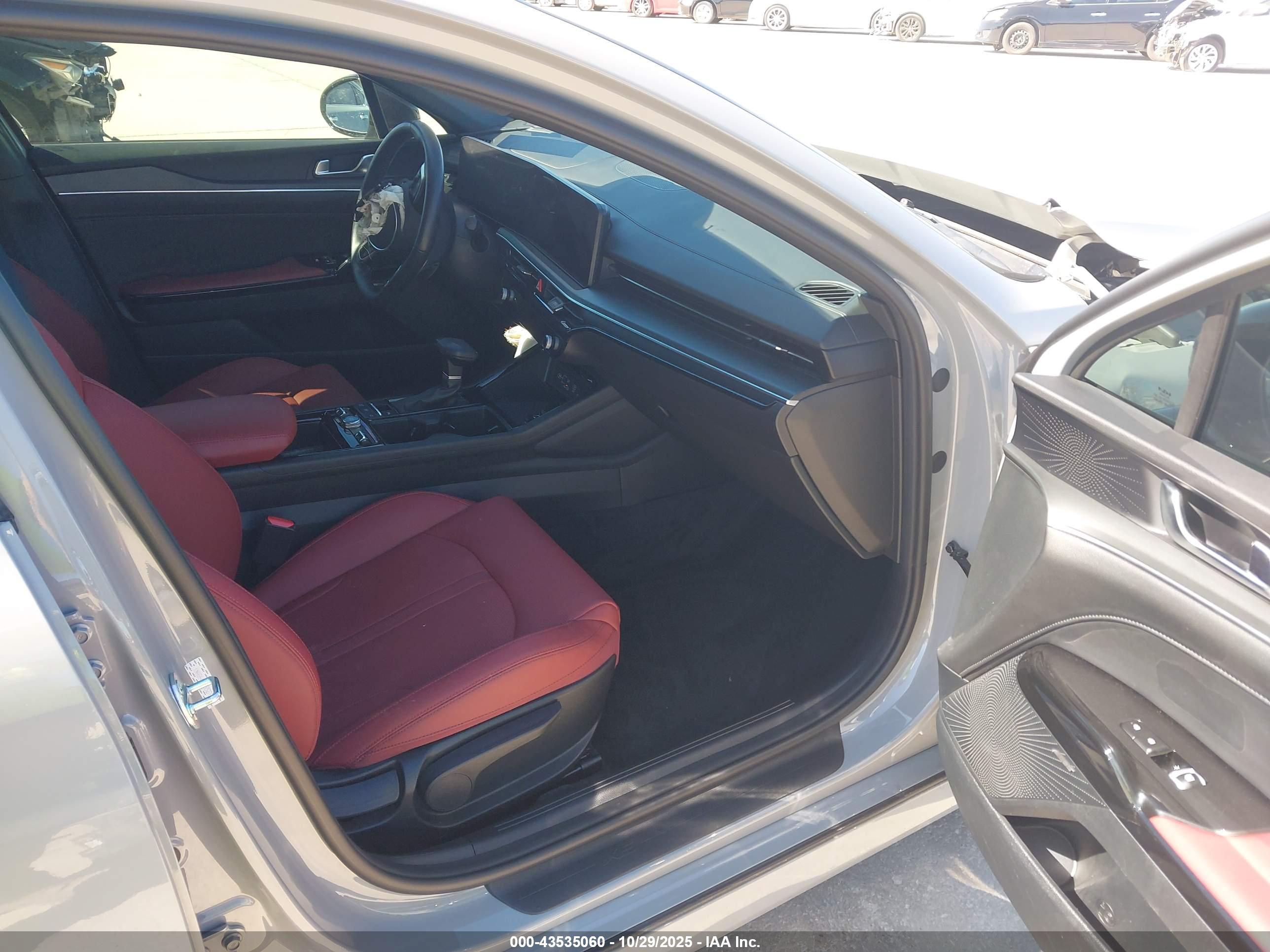 KIA K5 image 5