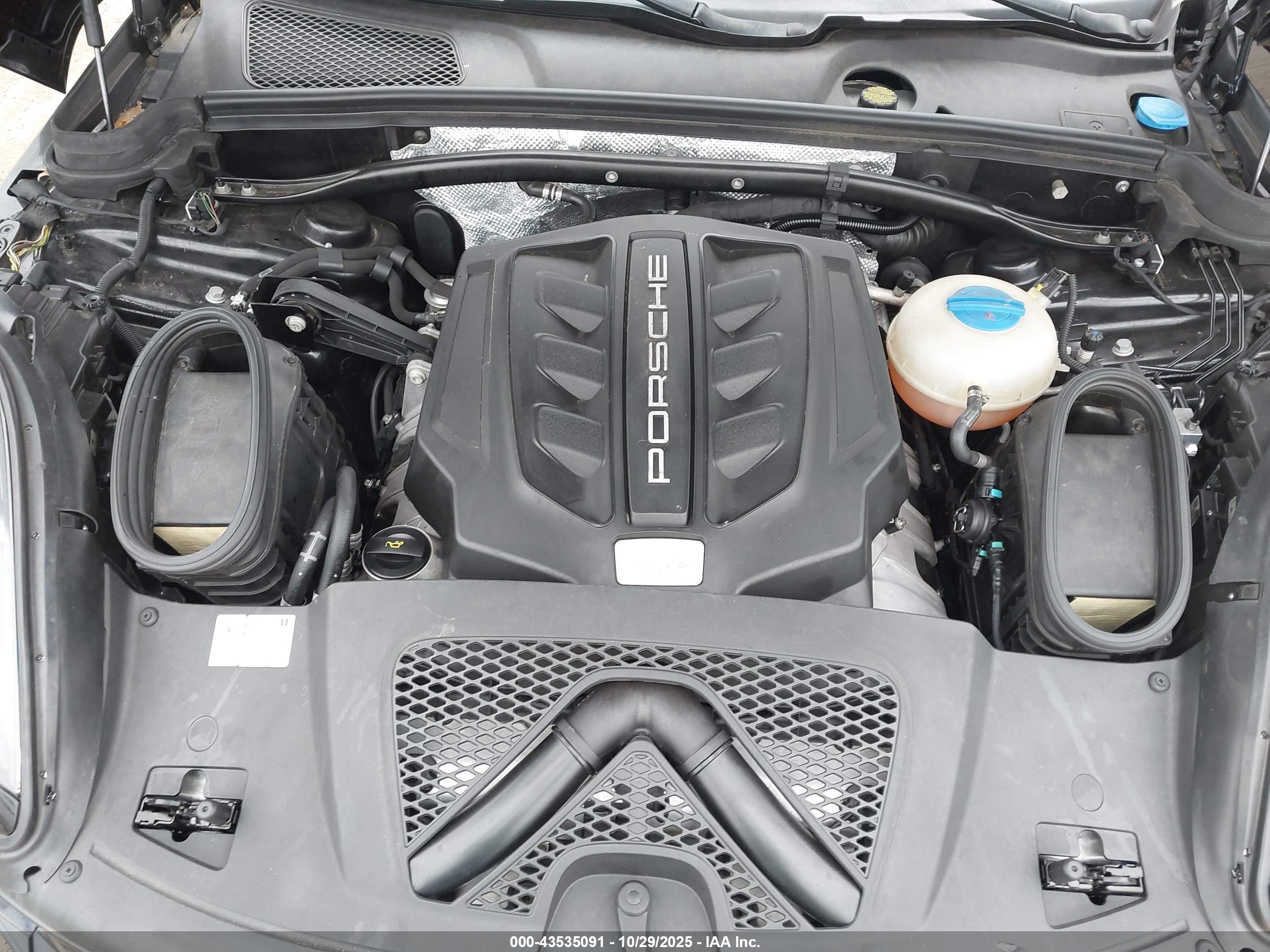 PORSCHE MACAN image 10