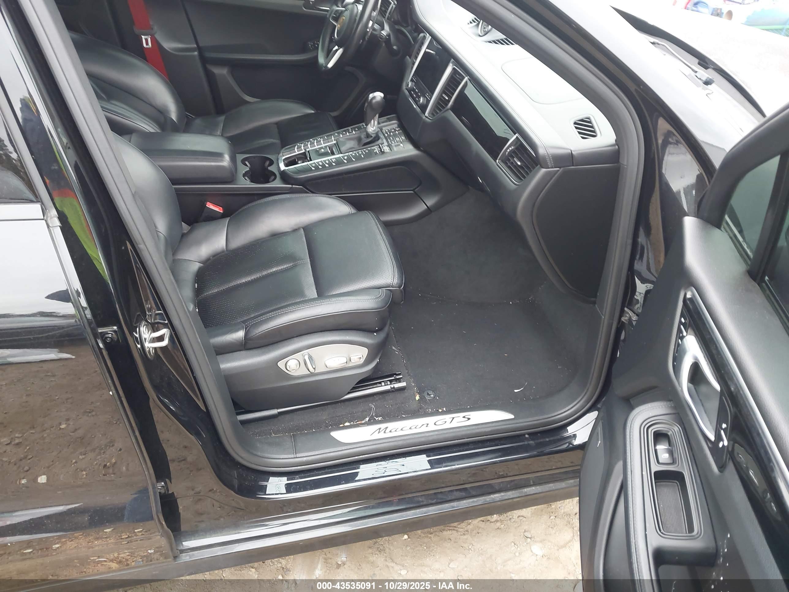 PORSCHE MACAN image 5