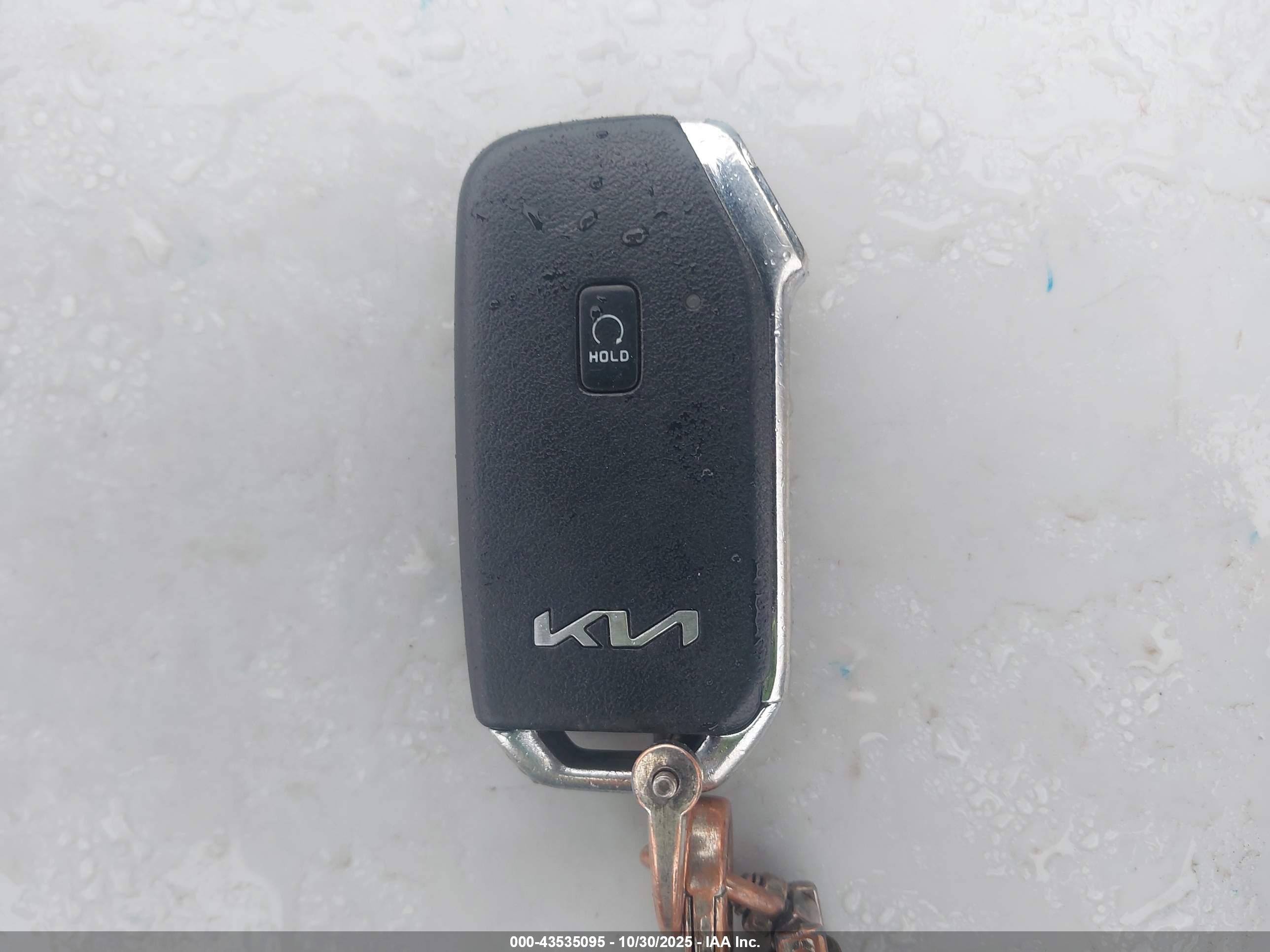 KIA K5 image 11